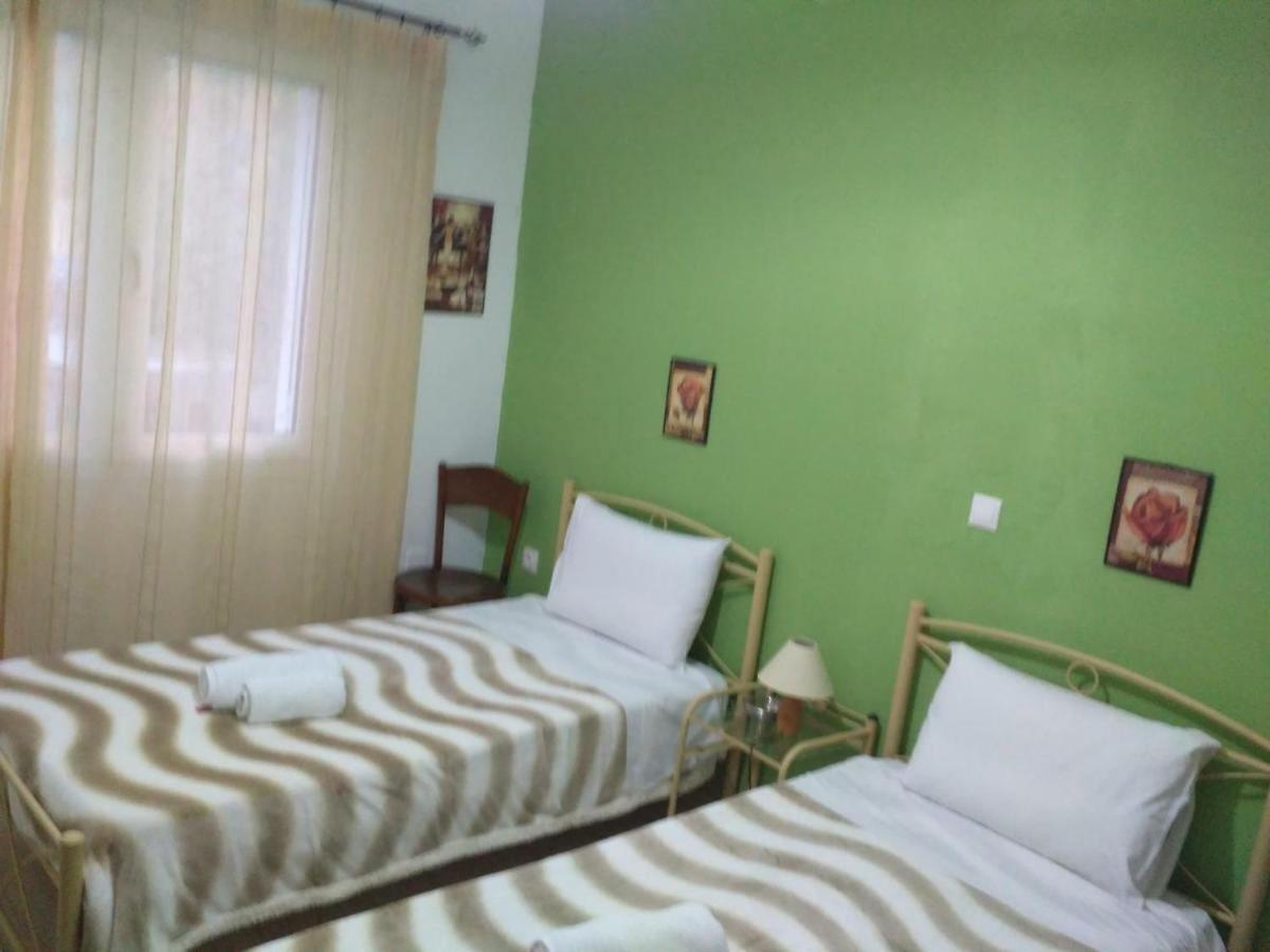 Twin Room with Private Bathroom photo 2