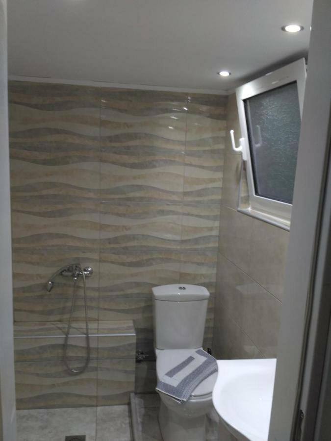 Twin Room with Private Bathroom photo 3