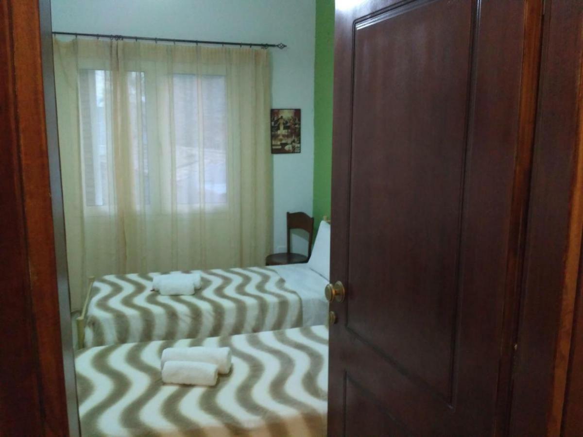 Twin Room with Private Bathroom photo 1