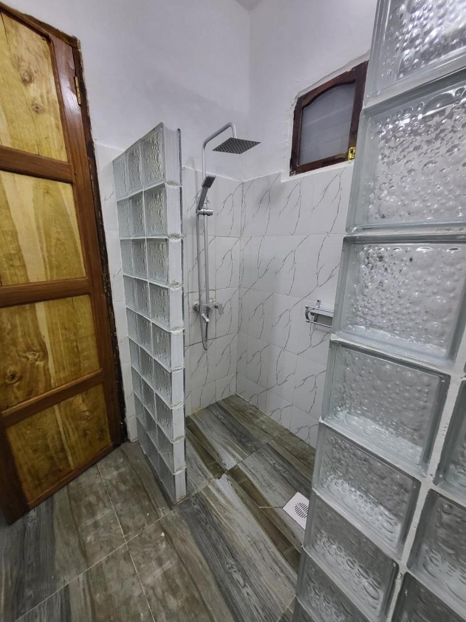 Deluxe Double Room (2 Adults + 1 Child) - Photo 18
