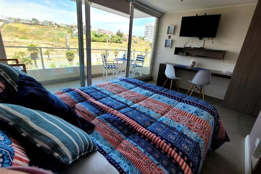 One-Bedroom Apartment photo 1