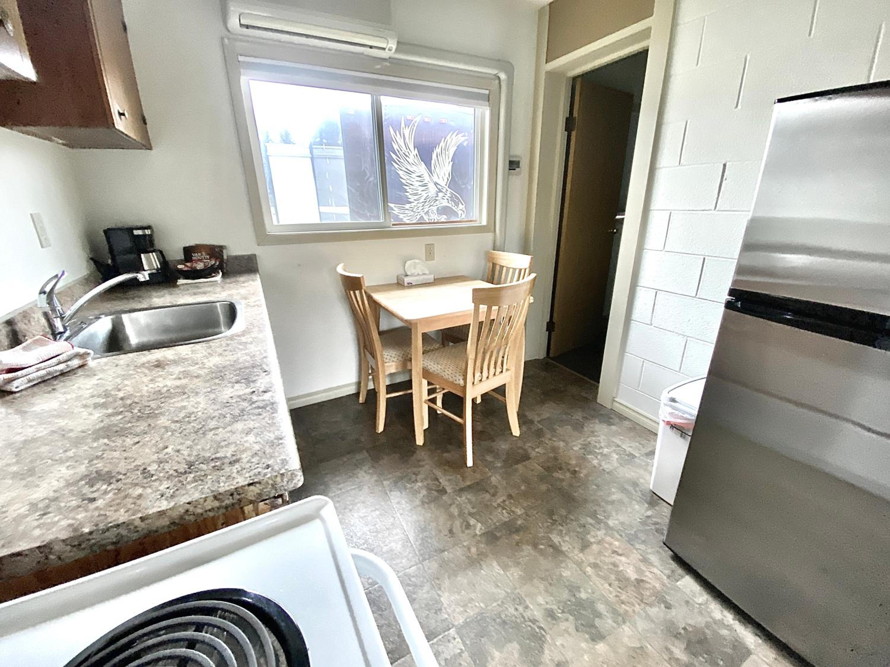Queen Room with Kitchenette - Photo 1