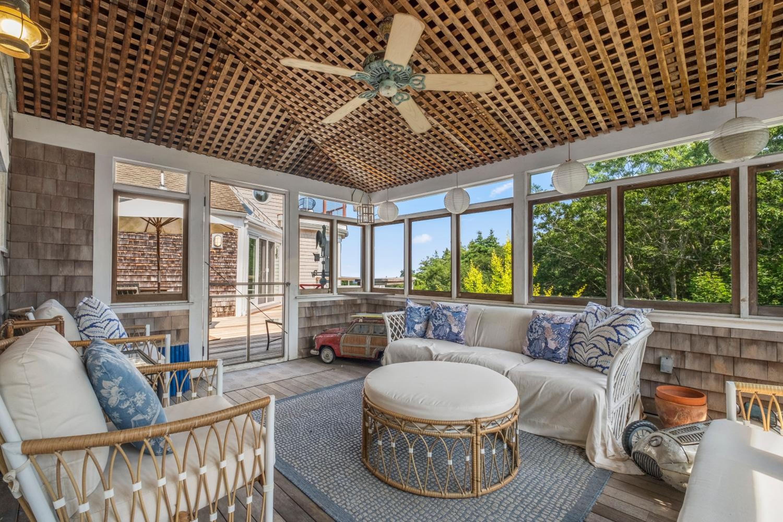Deluxe Family Room photo 3