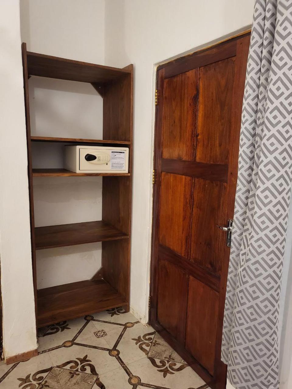Double Room - Photo 17