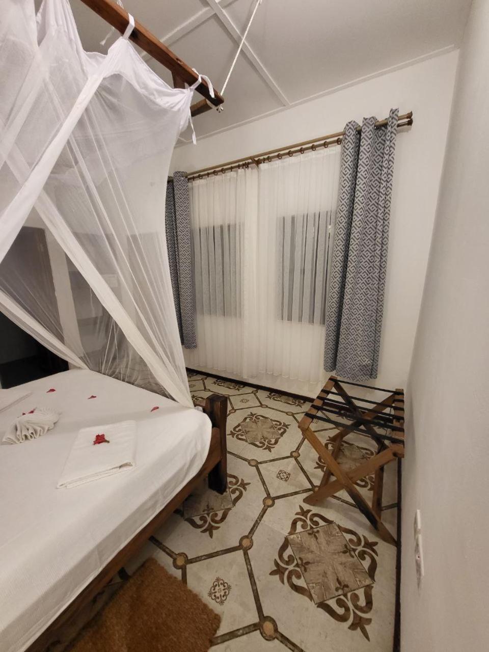 Double Room - Photo 16