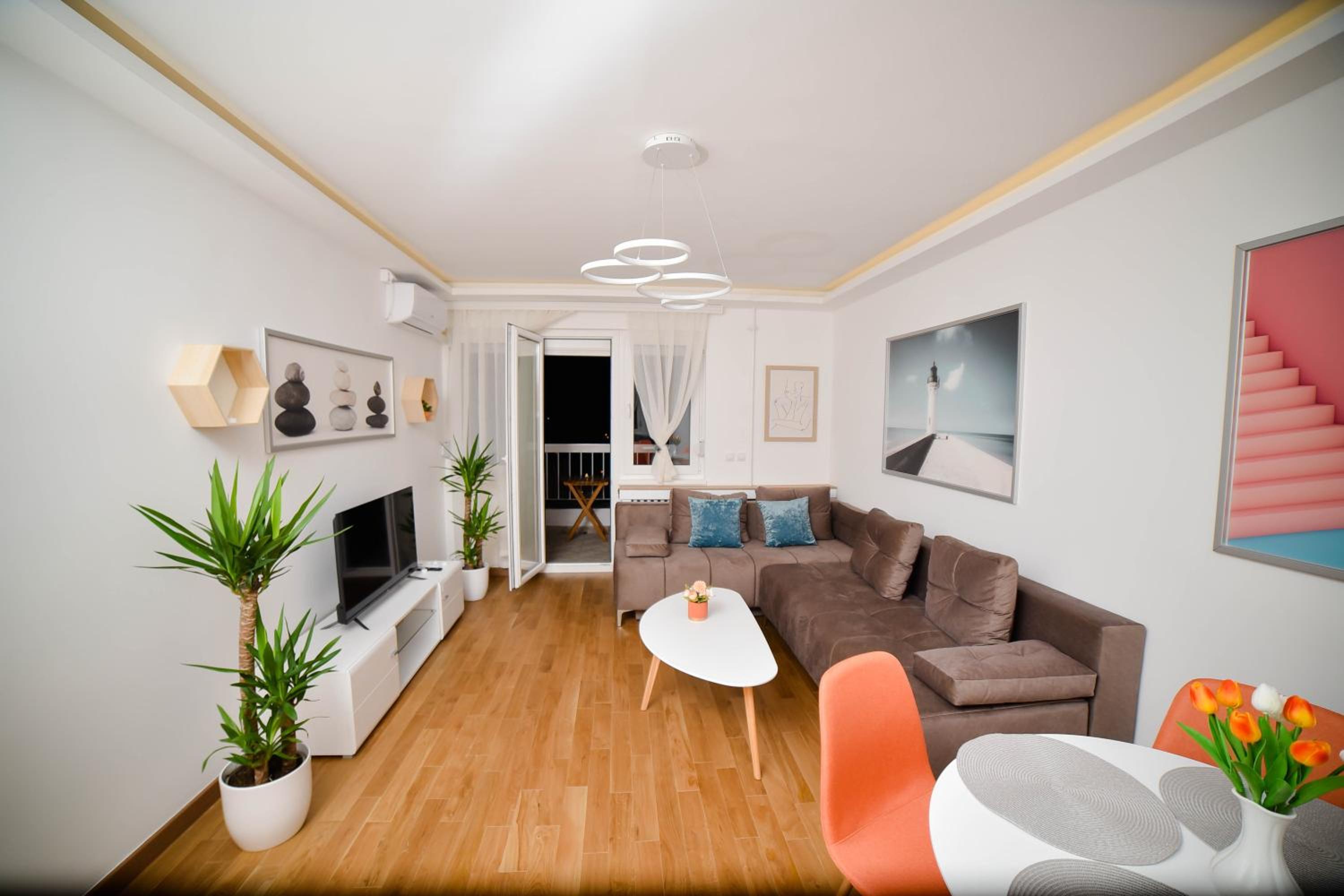 One-Bedroom Apartment photo 3