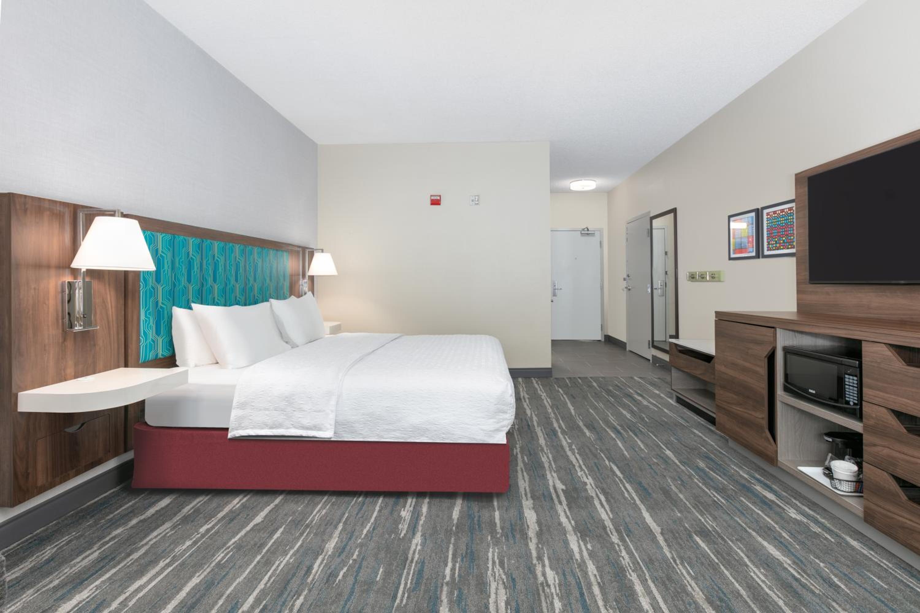 King Room with King Bed - Non-Smoking - Photo 1