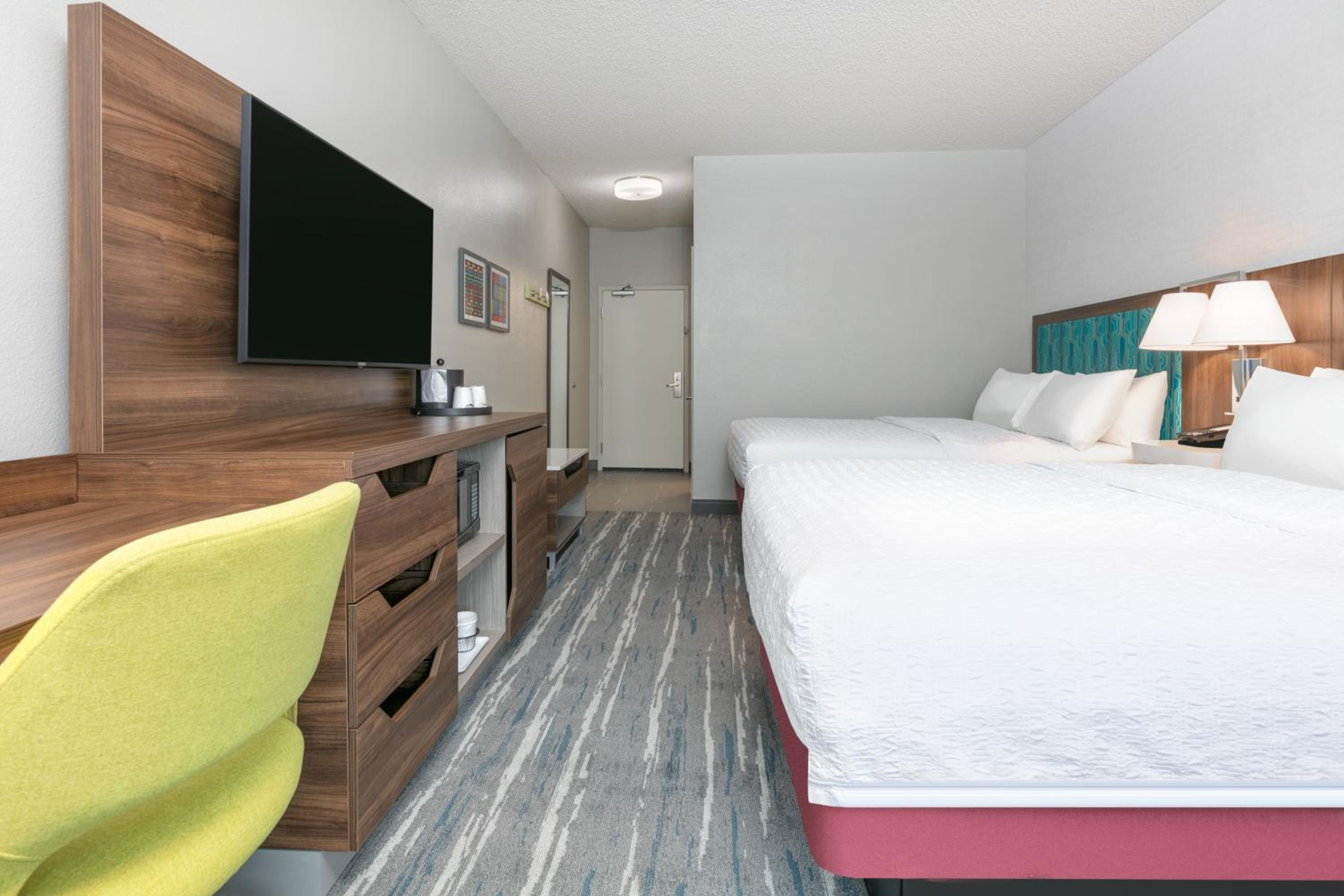 Room with Two Queen Beds - Non-Smoking - Photo 1