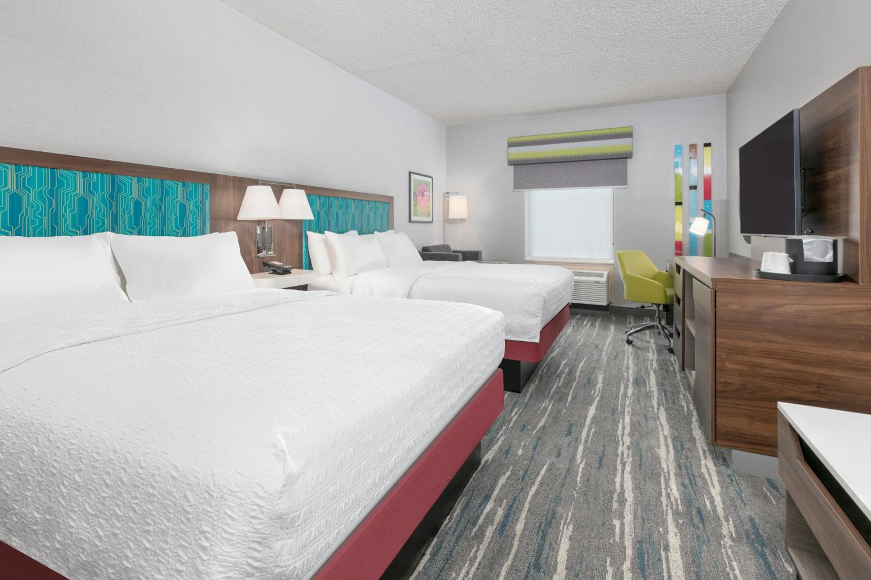 Room with Two Queen Beds - Non-Smoking - Photo 4