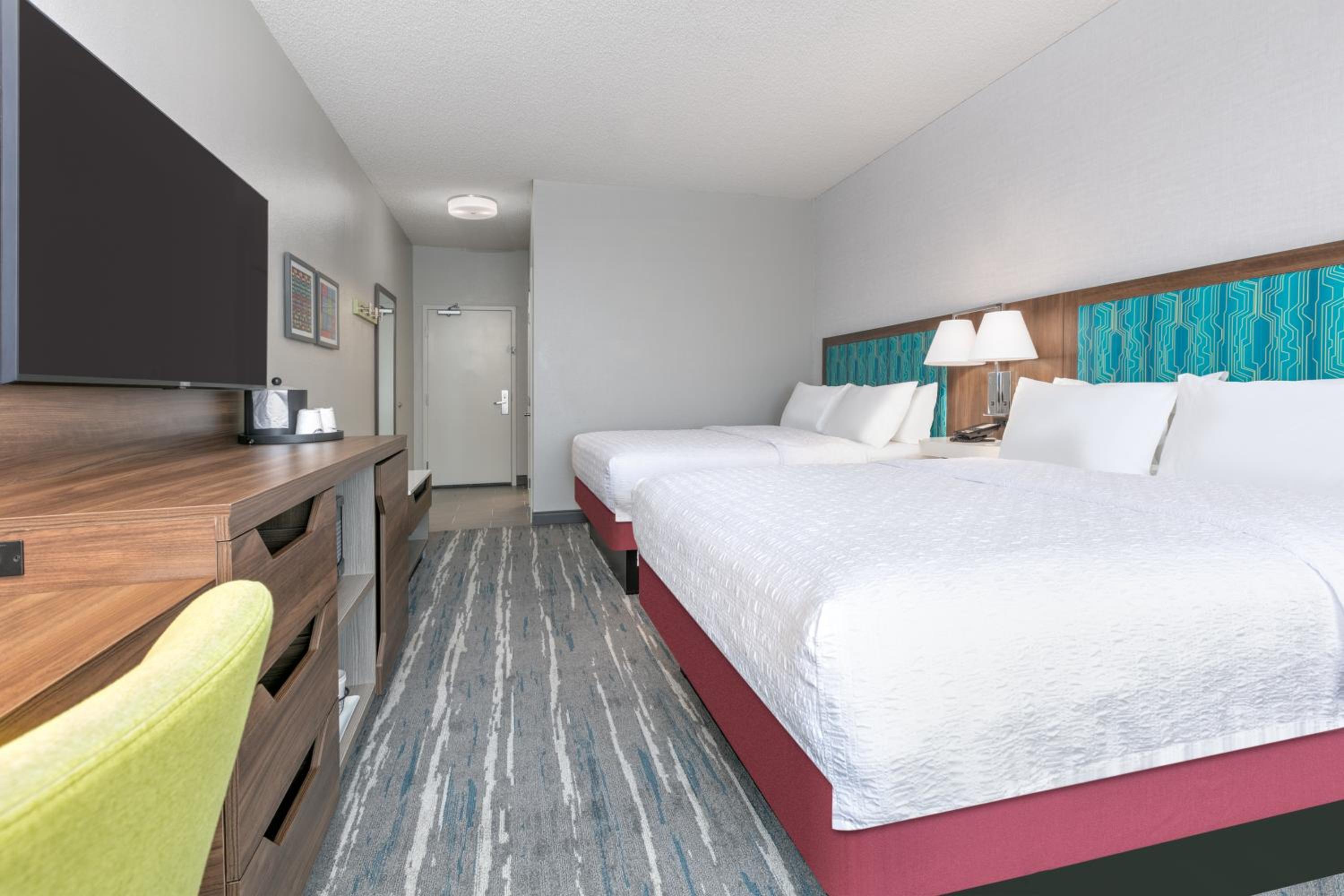 Room with Two Queen Beds - Non-Smoking - Photo 2