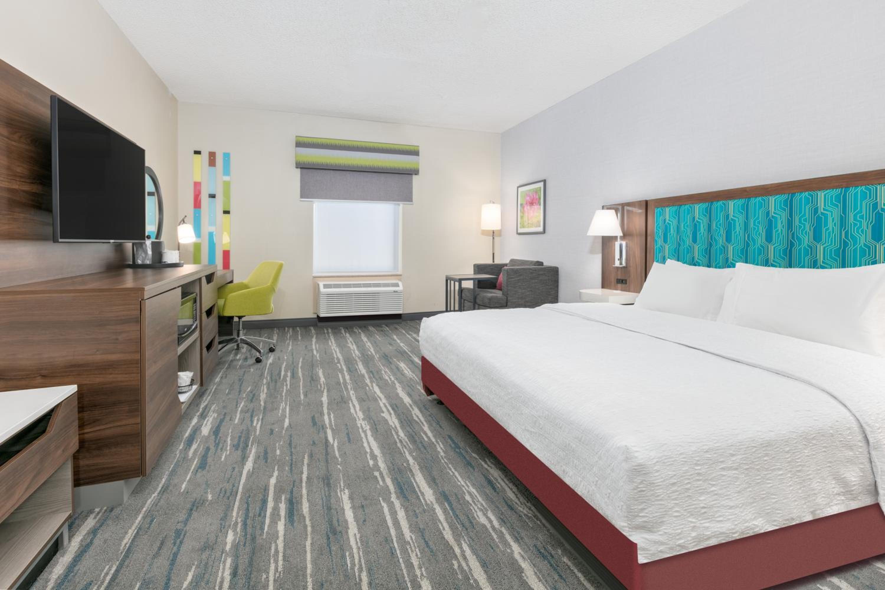 King Room with King Bed - Non-Smoking - Photo 2