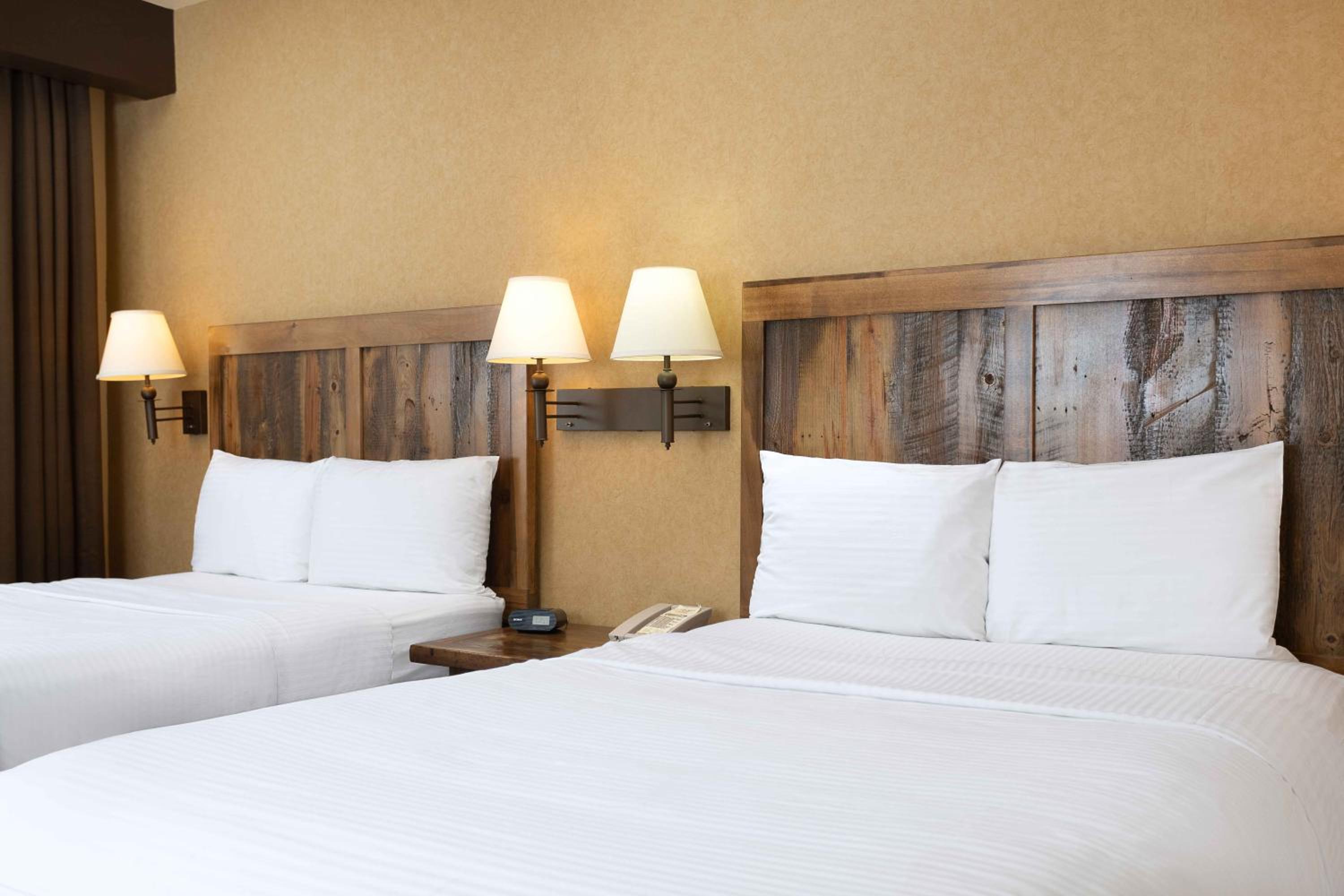 Two Double Beds - Non Smoking photo 2