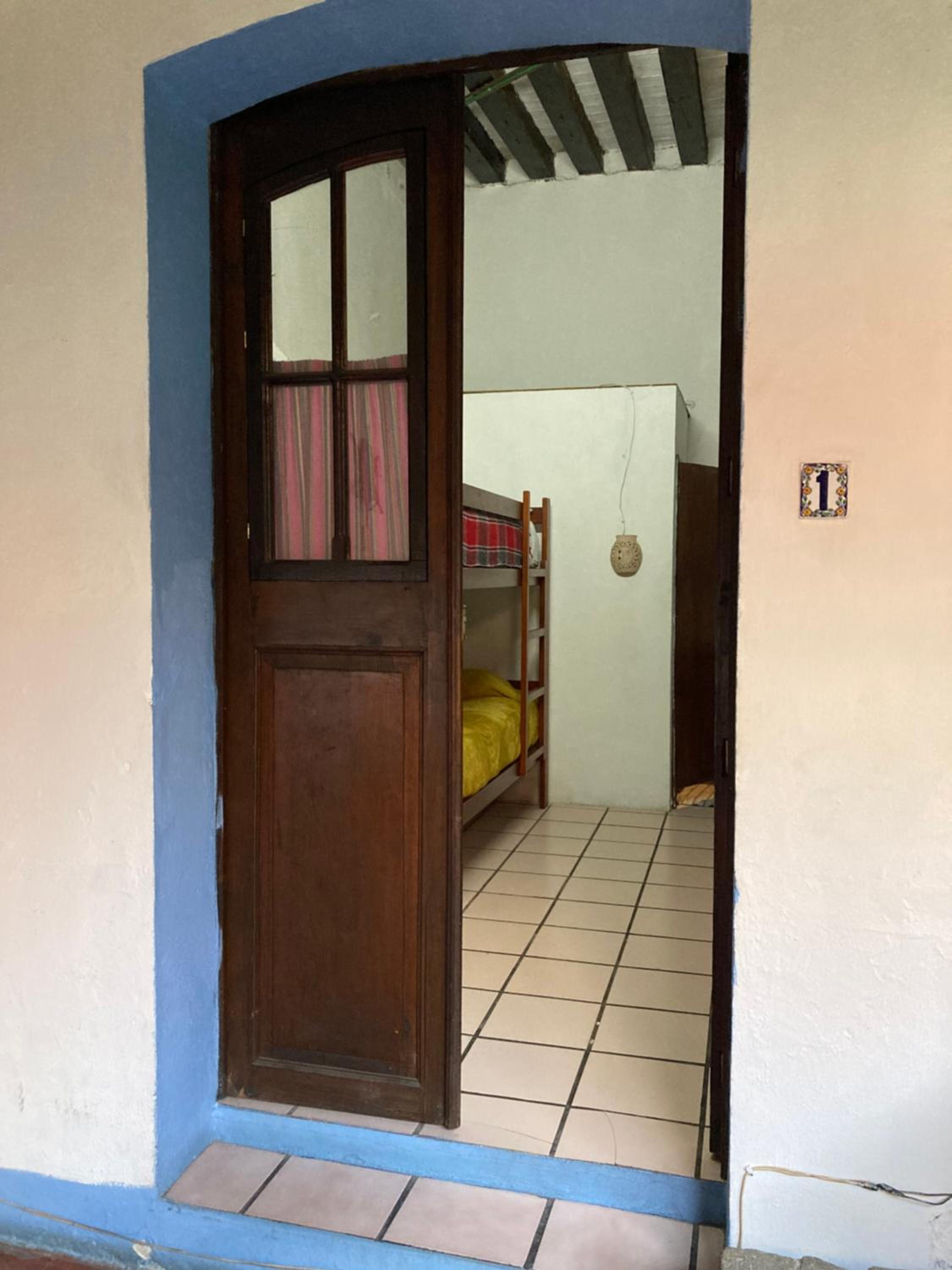 Twin Room - Photo 11