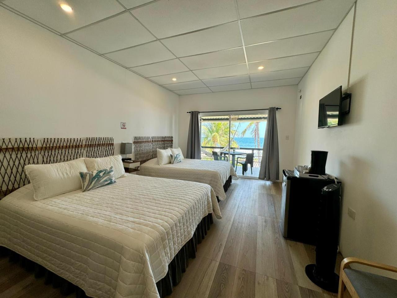 Double Room with Two Double Beds photo 2