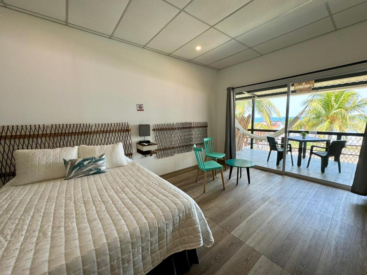 Deluxe Double Room with Balcony and Sea View photo 2