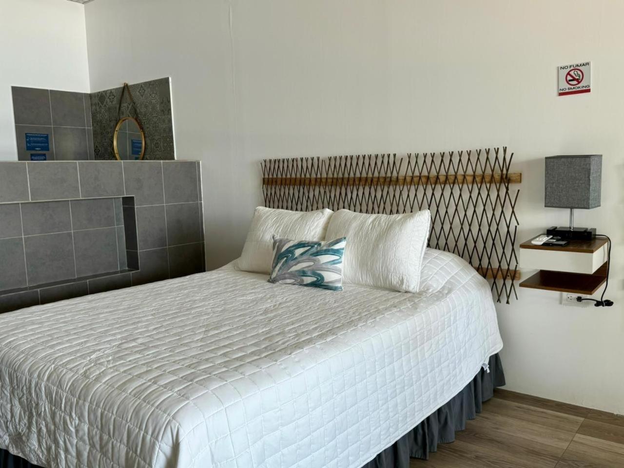 Deluxe Double Room with Balcony and Sea View photo 3