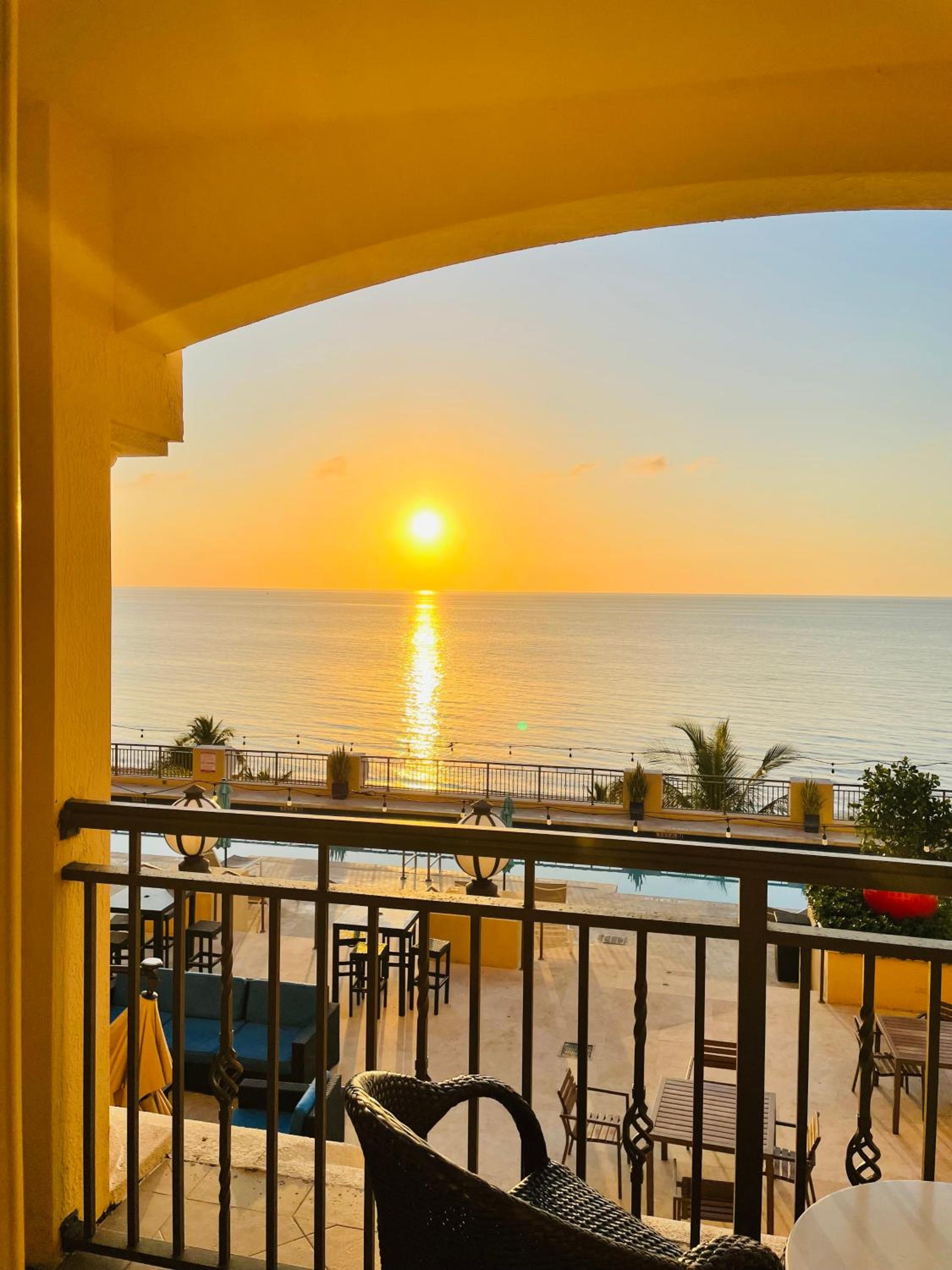 Queen Studio with Oceanfront View