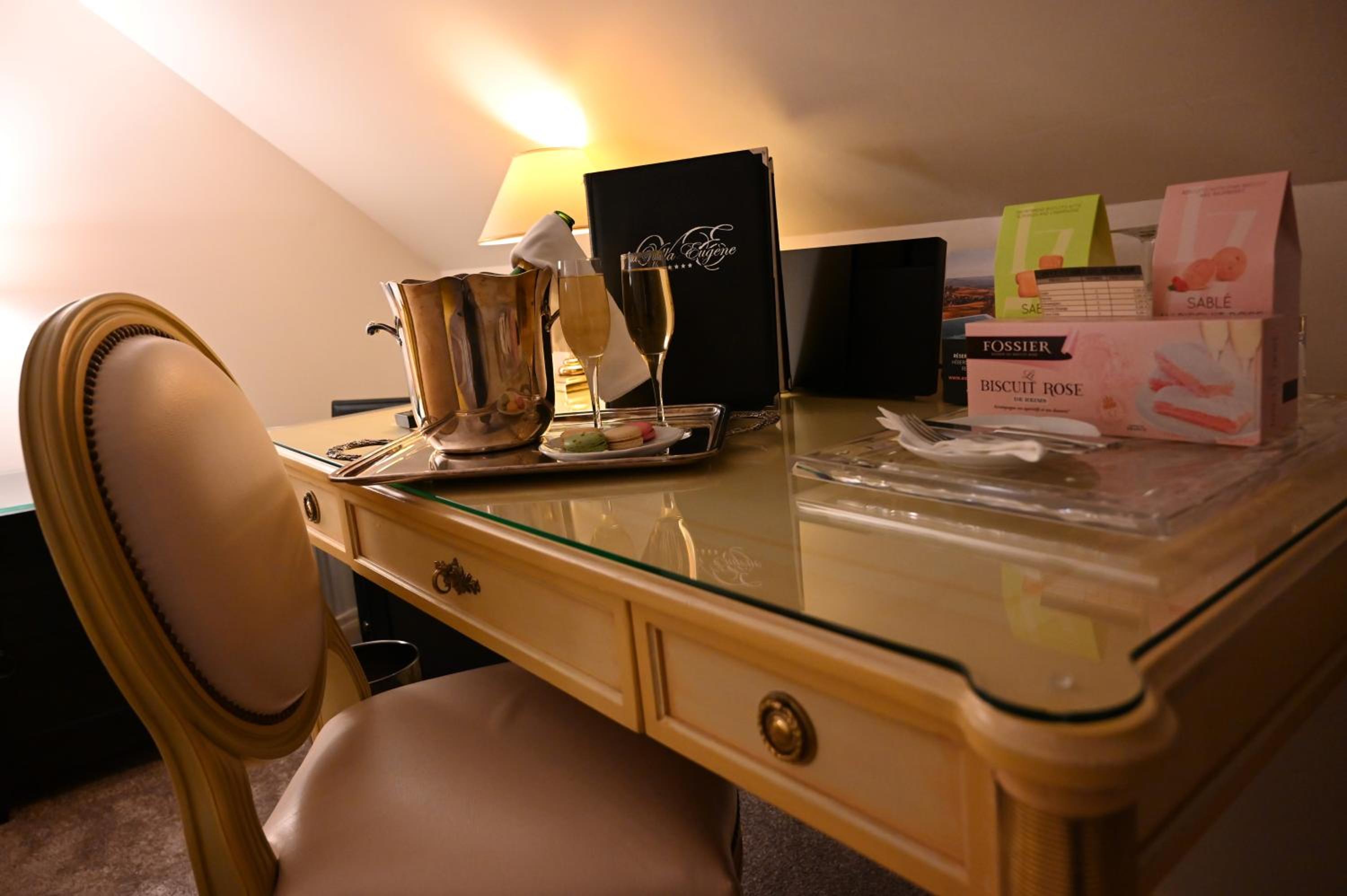 Standard Double Room - Photo 5