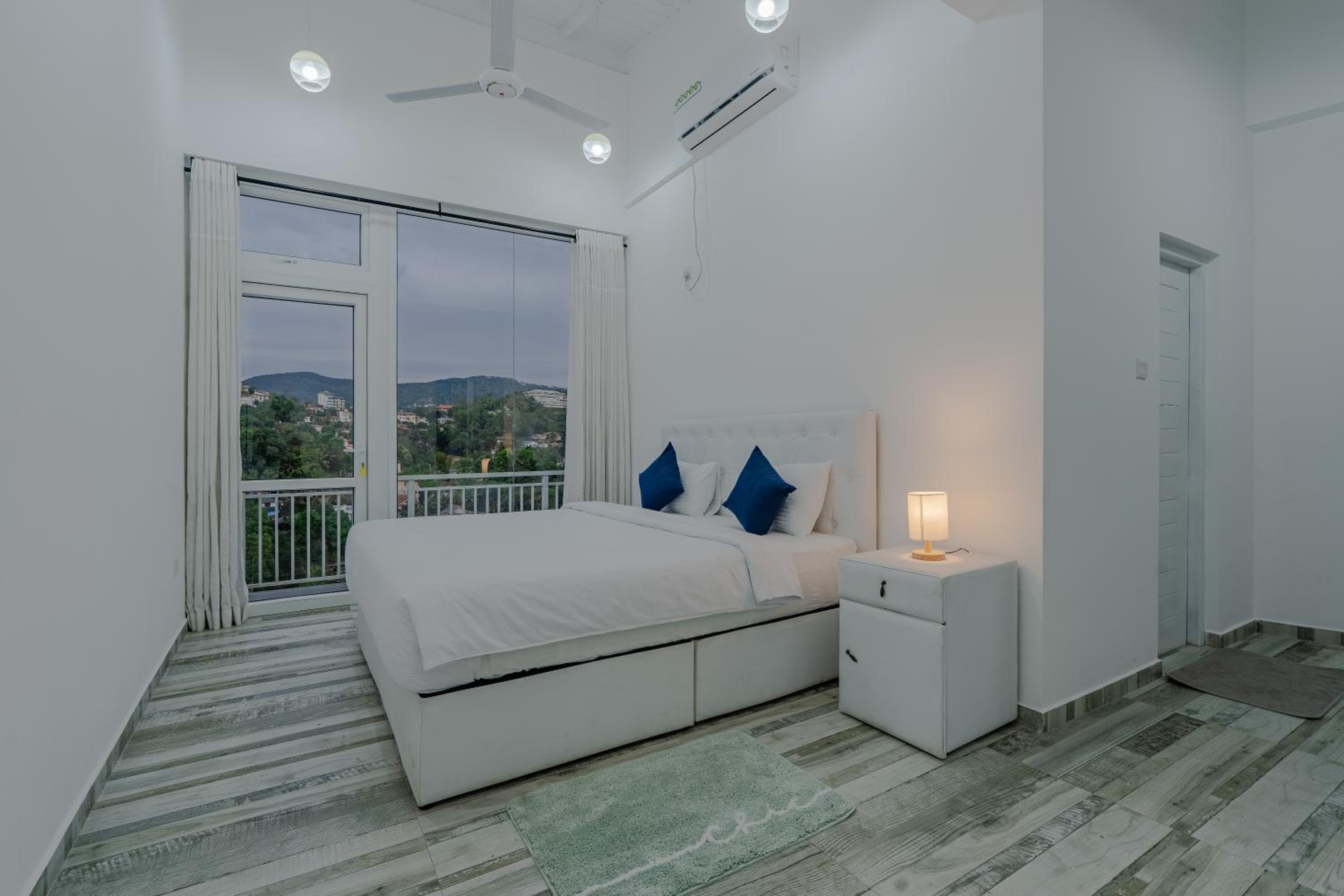 King Room with Balcony photo 1