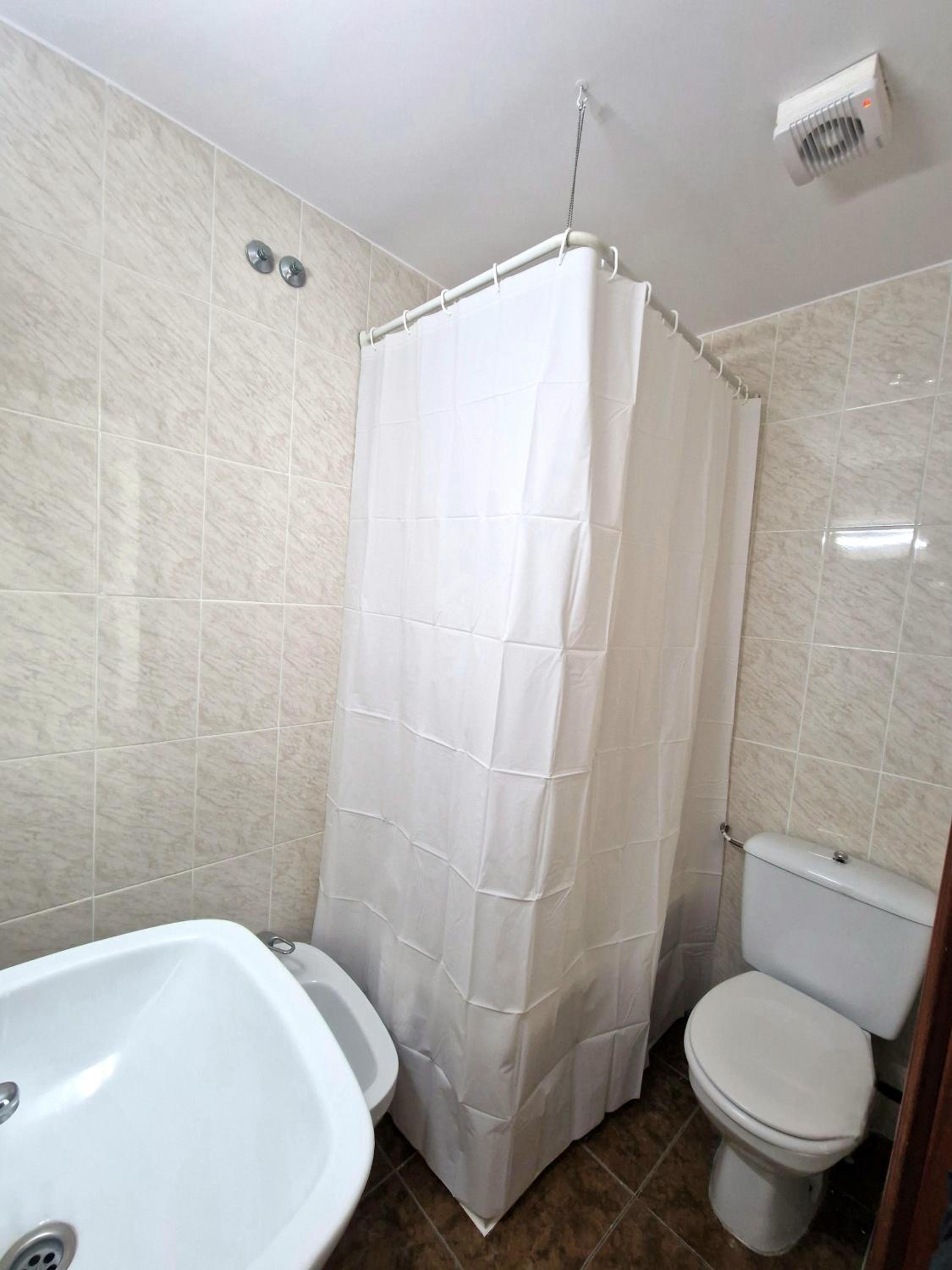 Twin Room - Photo 15