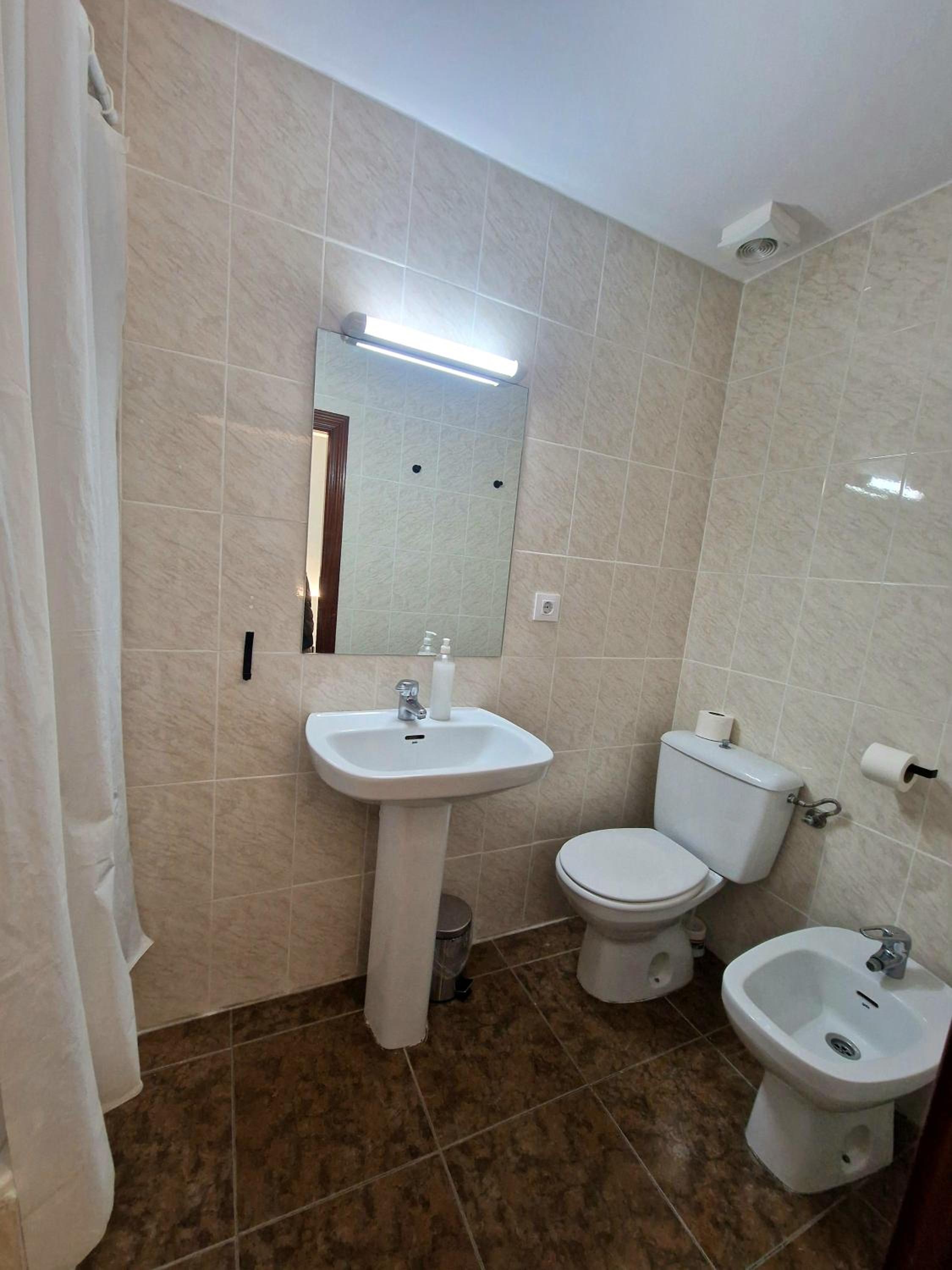 Twin Room - Photo 4