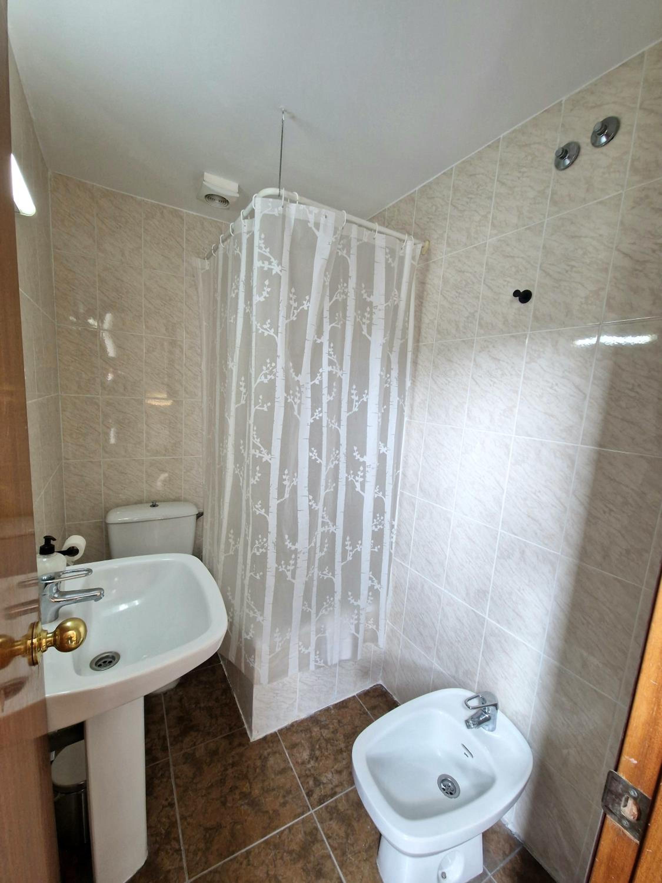Twin Room - Photo 7