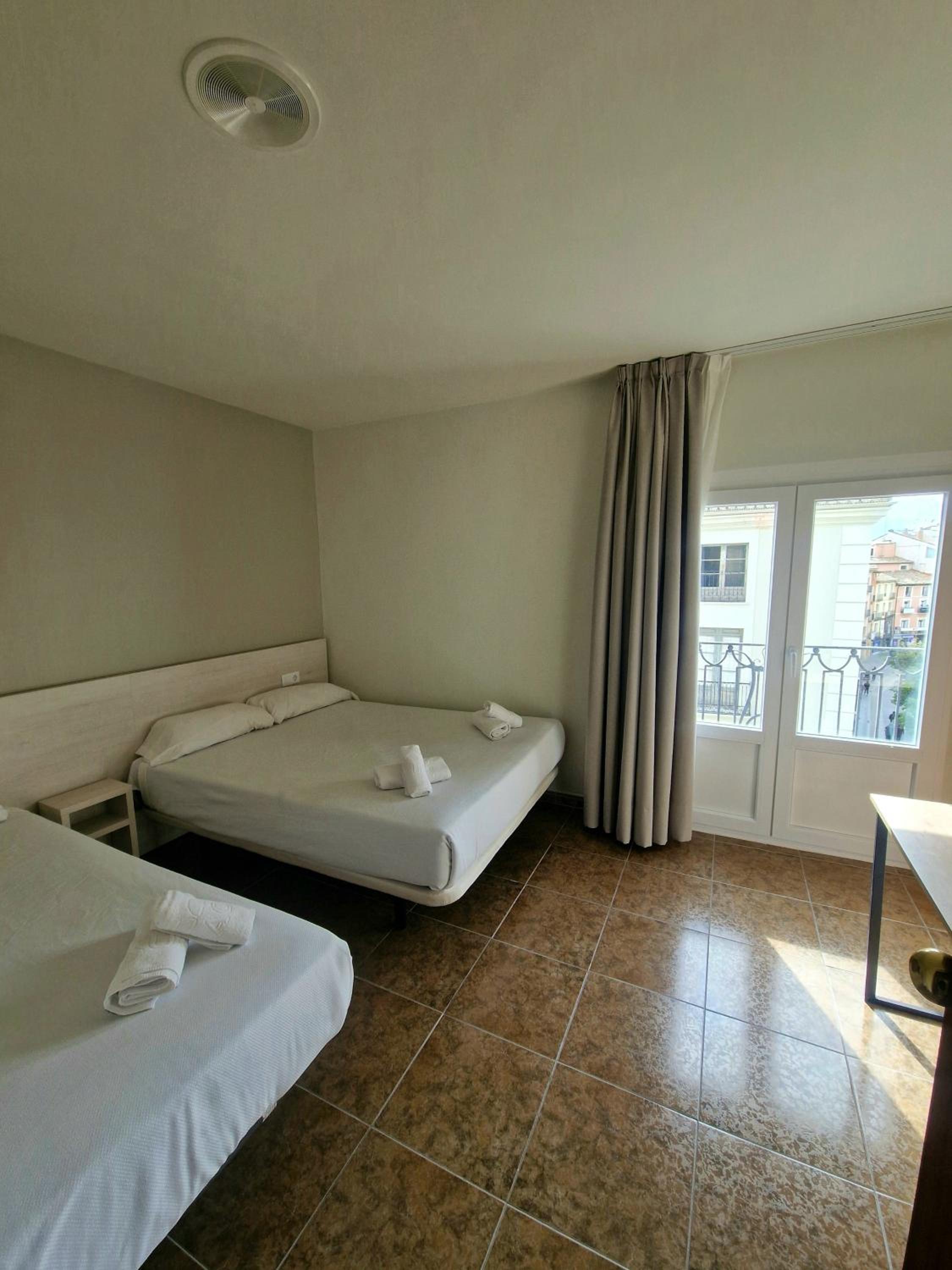 Twin Room - Photo 1