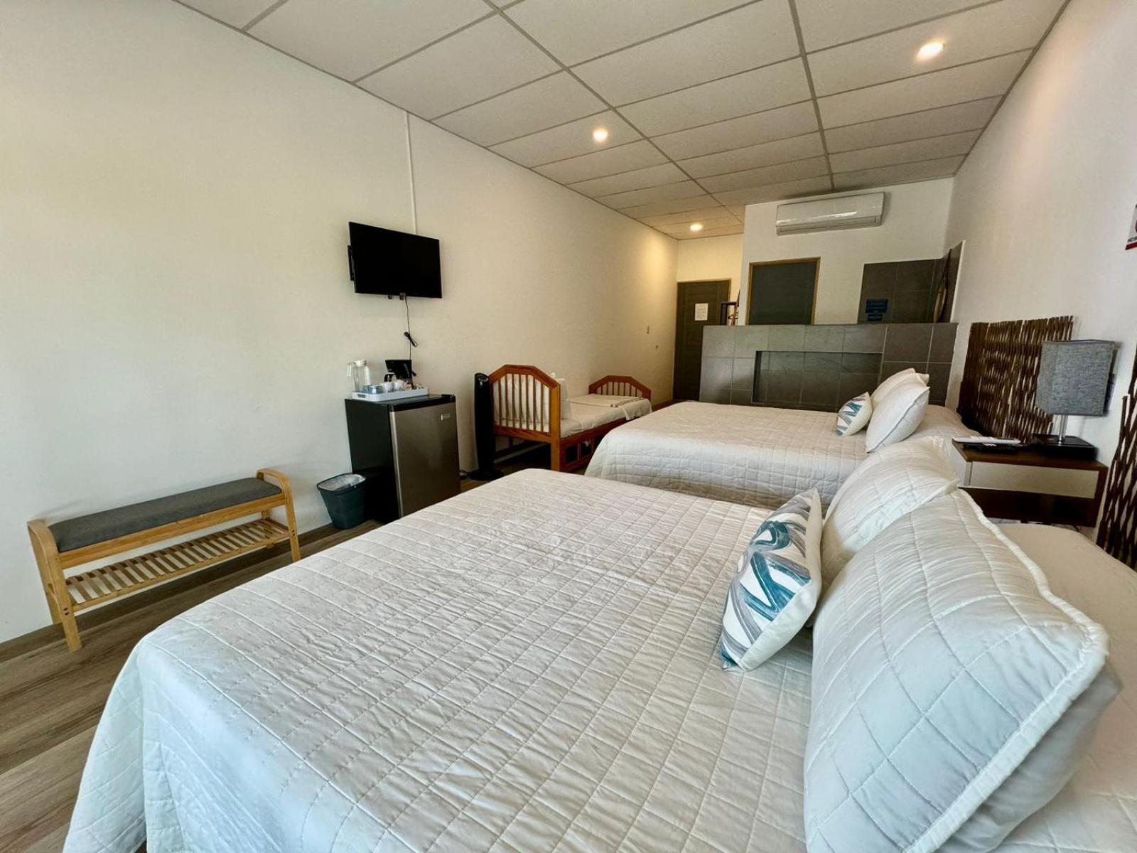 Double Room with Two Double Beds photo 3