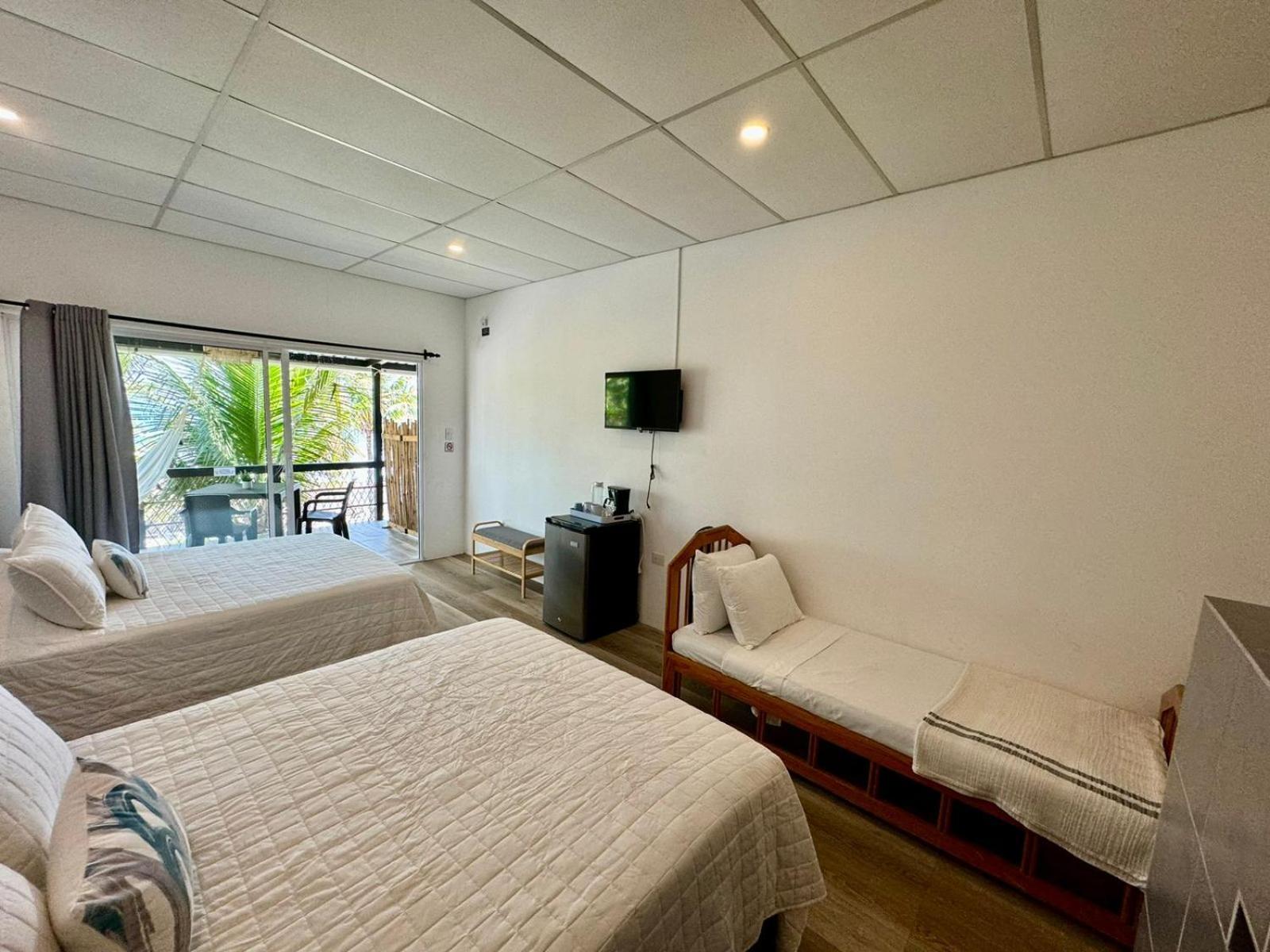 Double Room with Two Double Beds photo 2