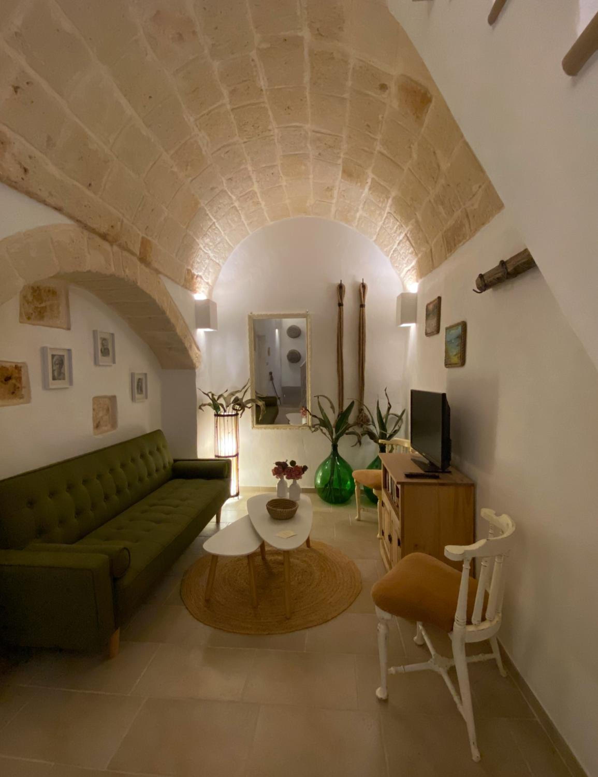 One-Bedroom Apartment photo 2