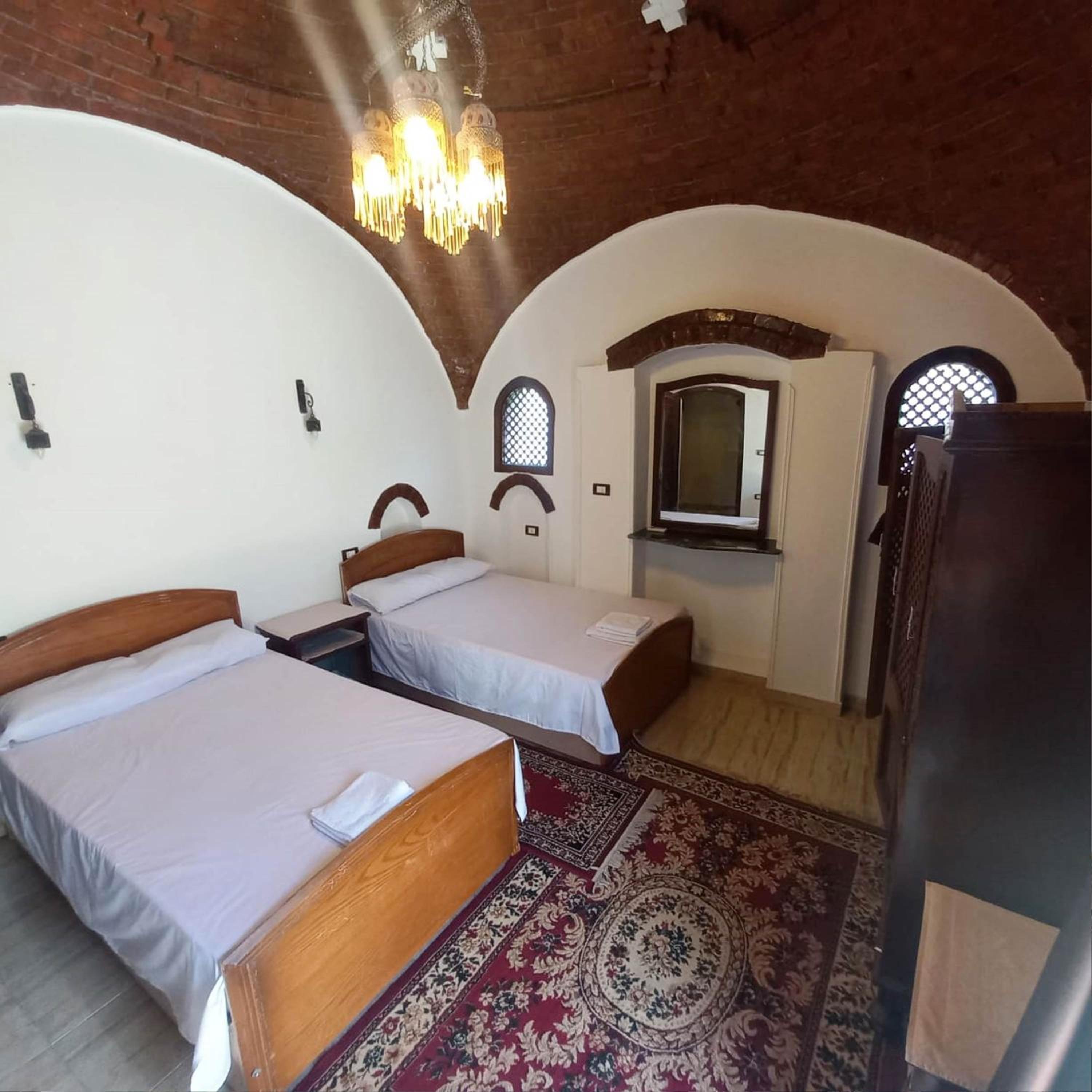 Deluxe Double Room - Photo 9