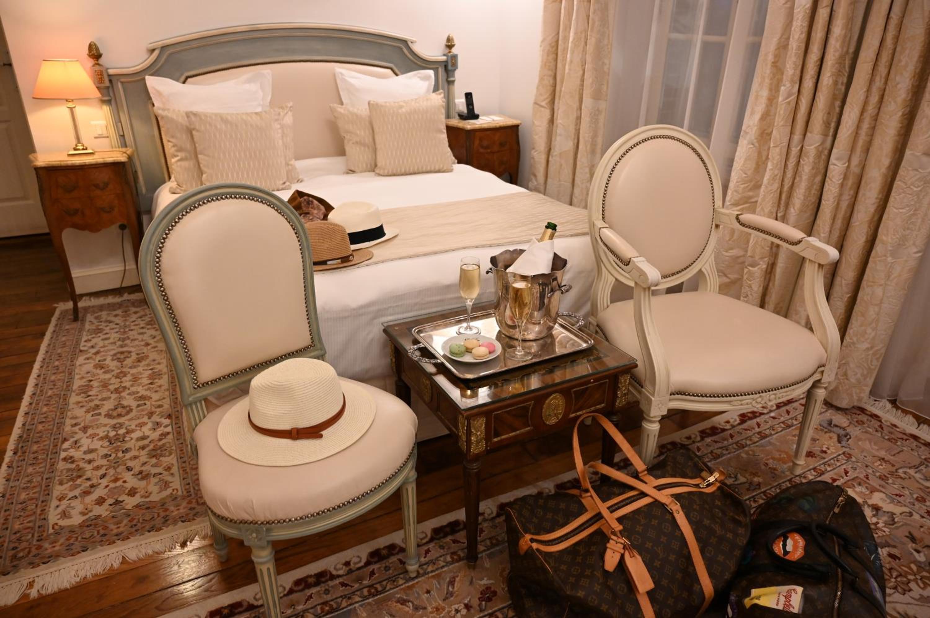 Deluxe Room - Photo 11