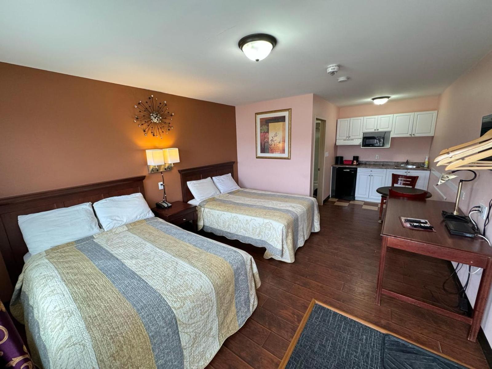 Suite with Two Double Beds - Non-Smoking - Photo 6