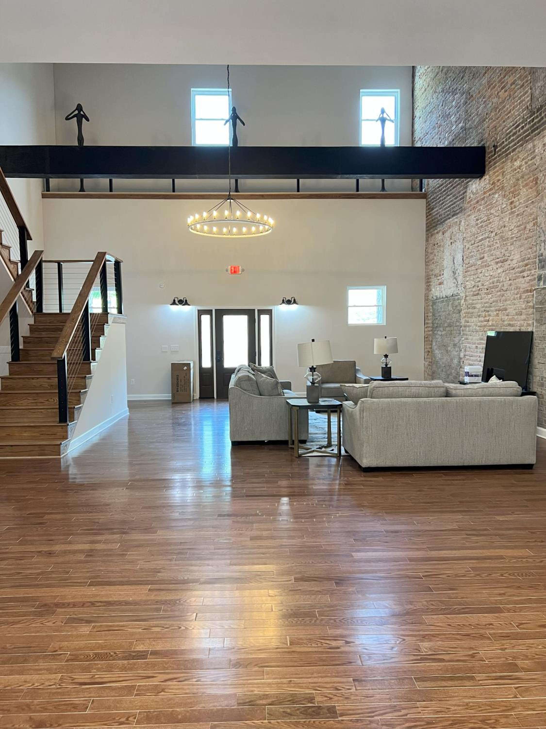 Five-Bedroom House photo 1