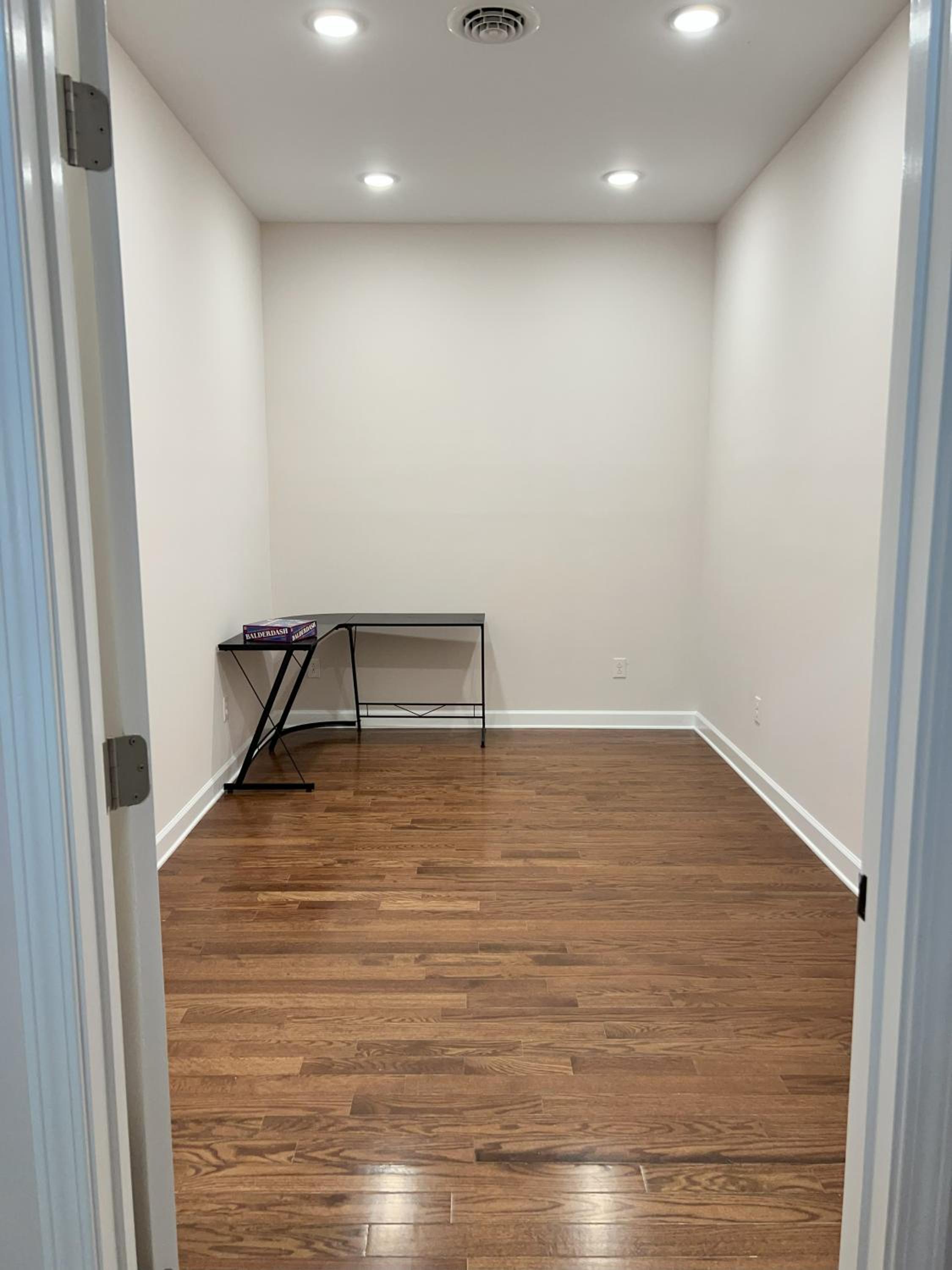 Five-Bedroom House photo 2