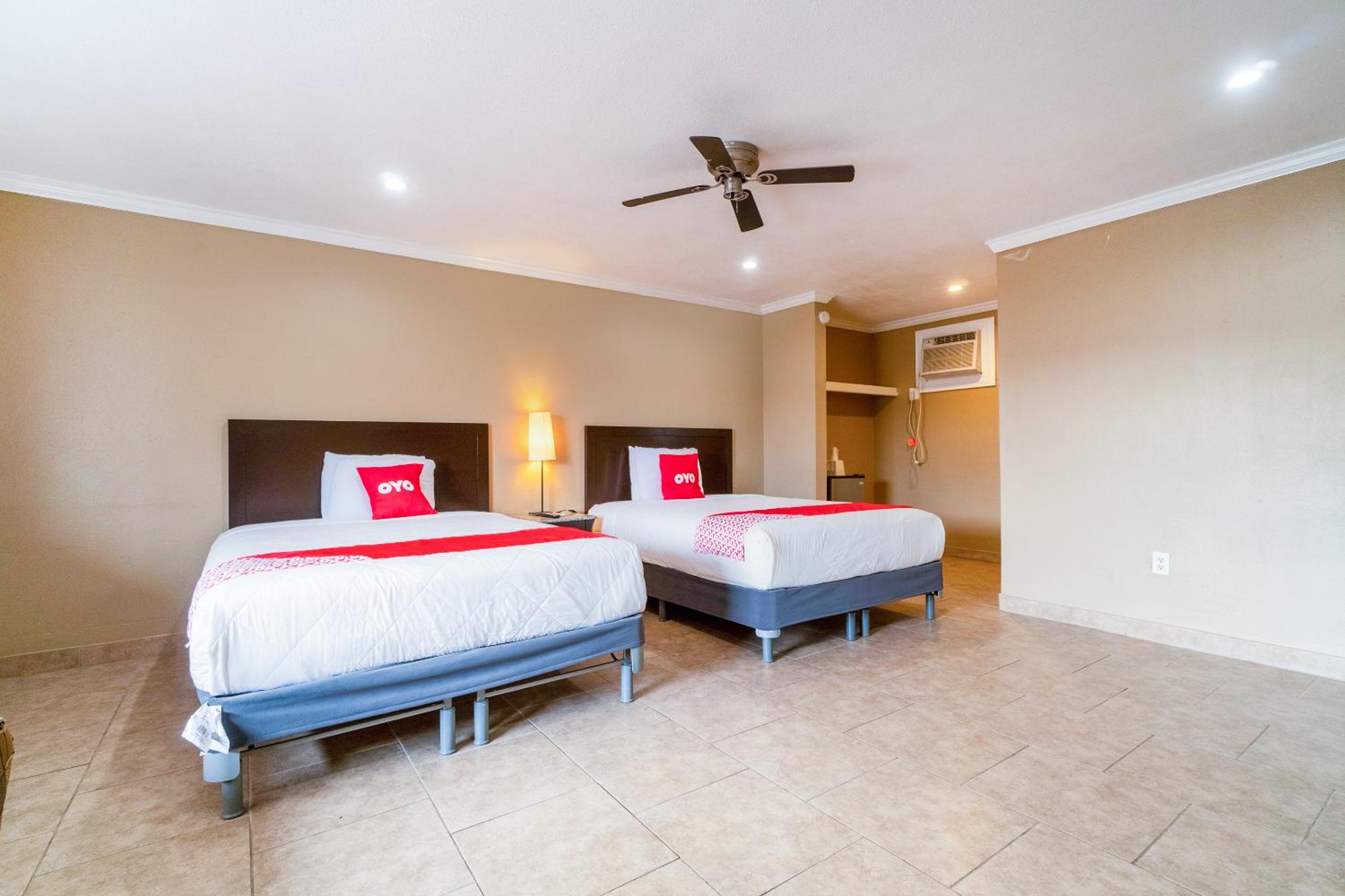 Double Room With Two Double Beds photo 1