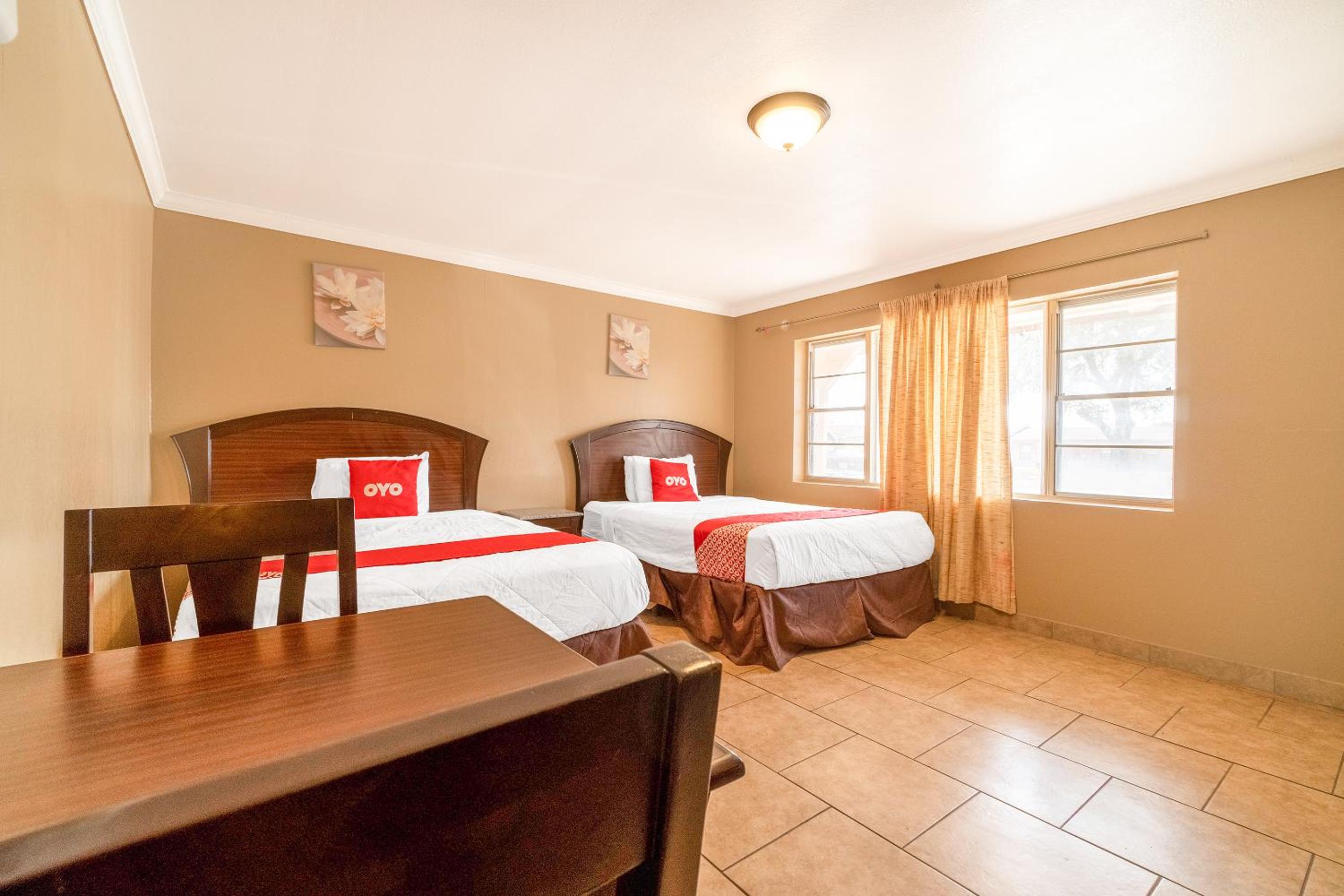 Queen Room With Two Queen Beds photo 2