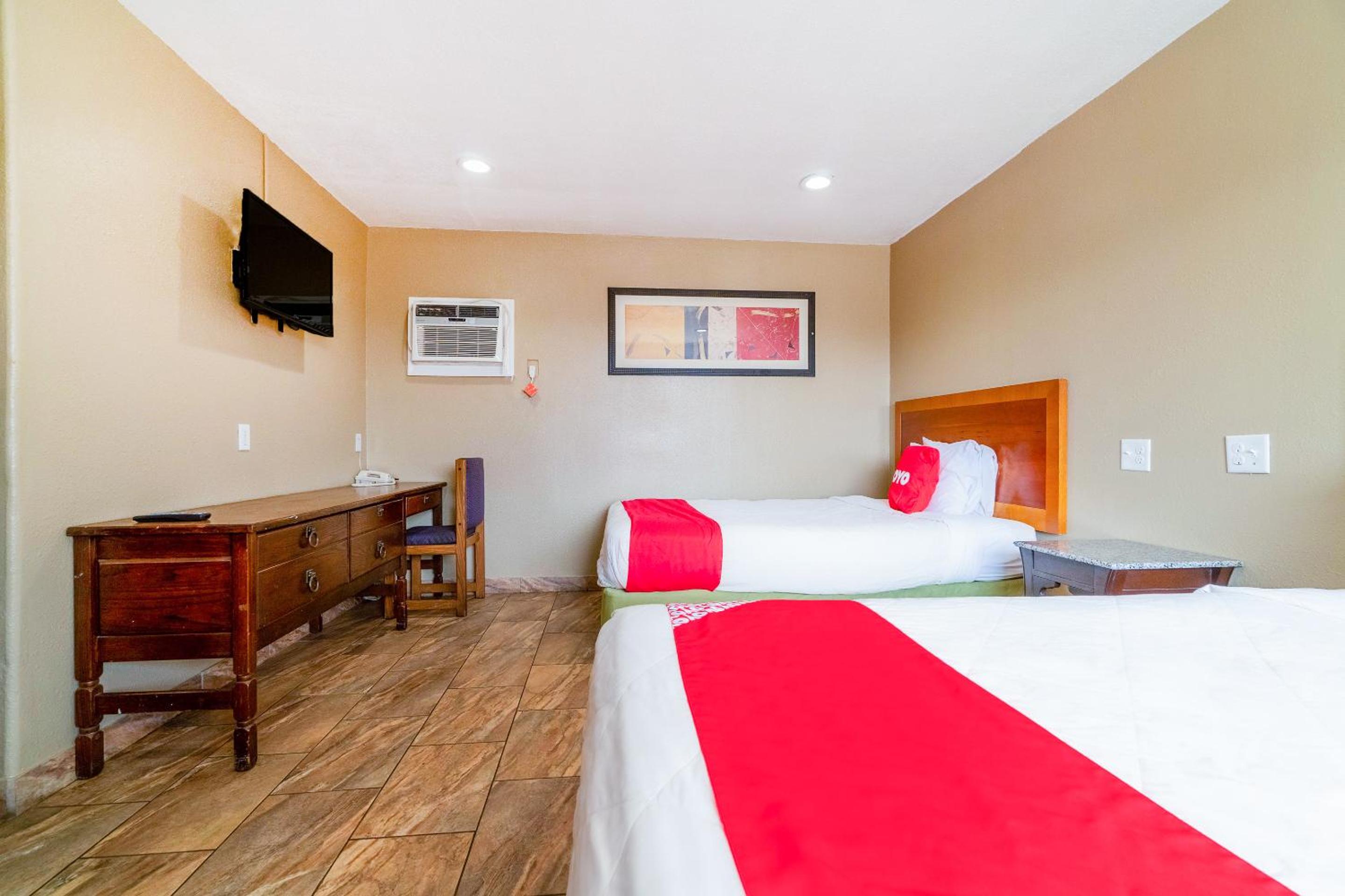 Premium 2 Queen Bed	 photo 3