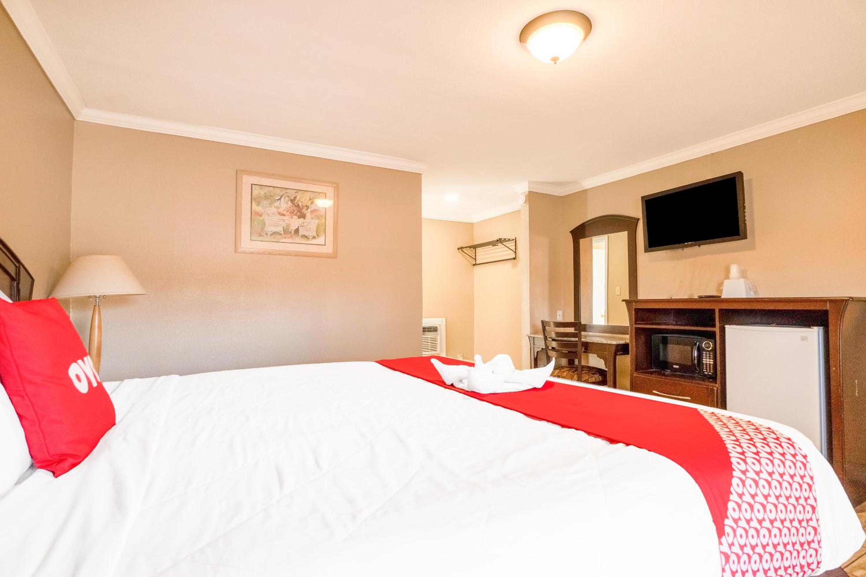 Deluxe King Room photo 2