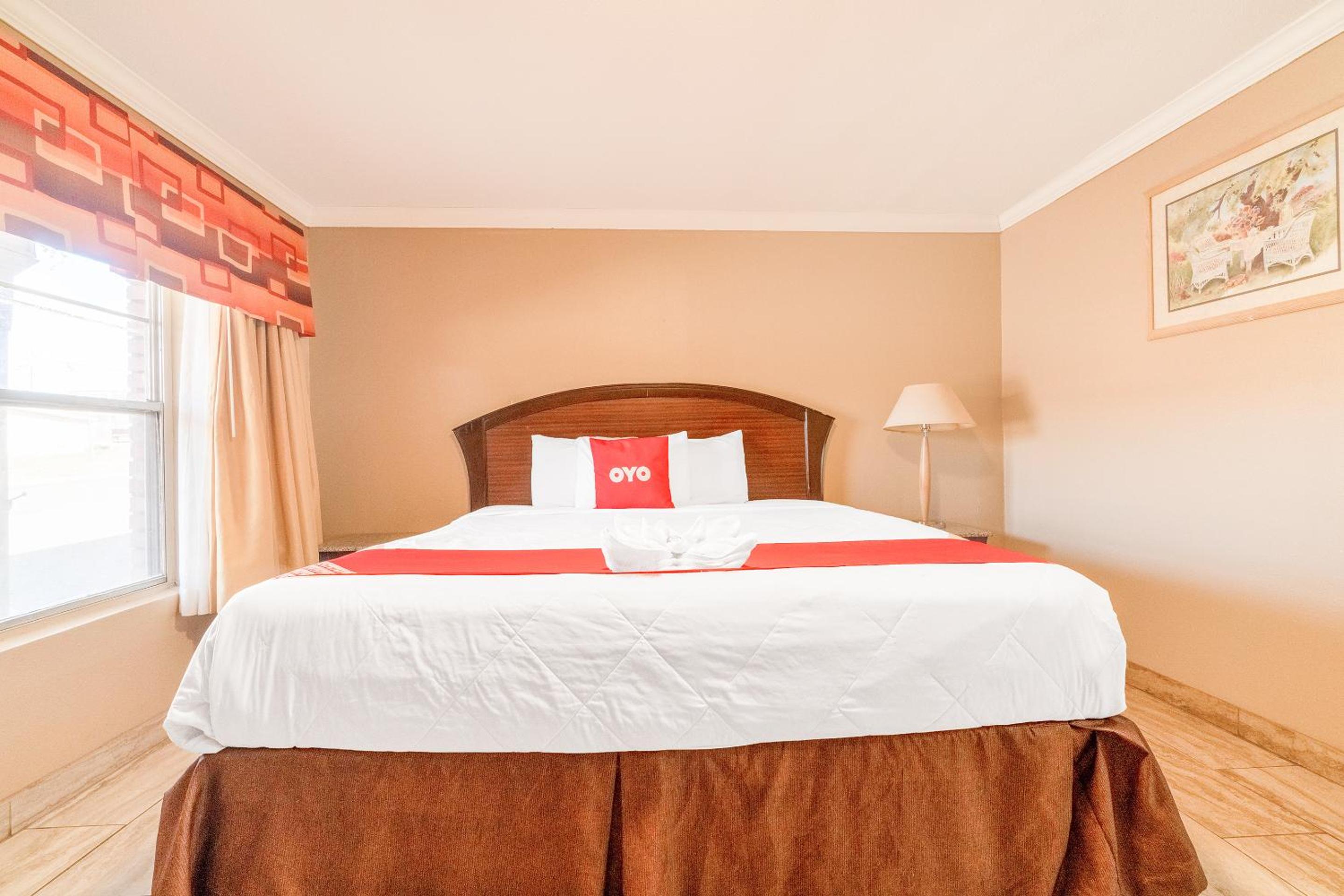 Deluxe King Room photo 1
