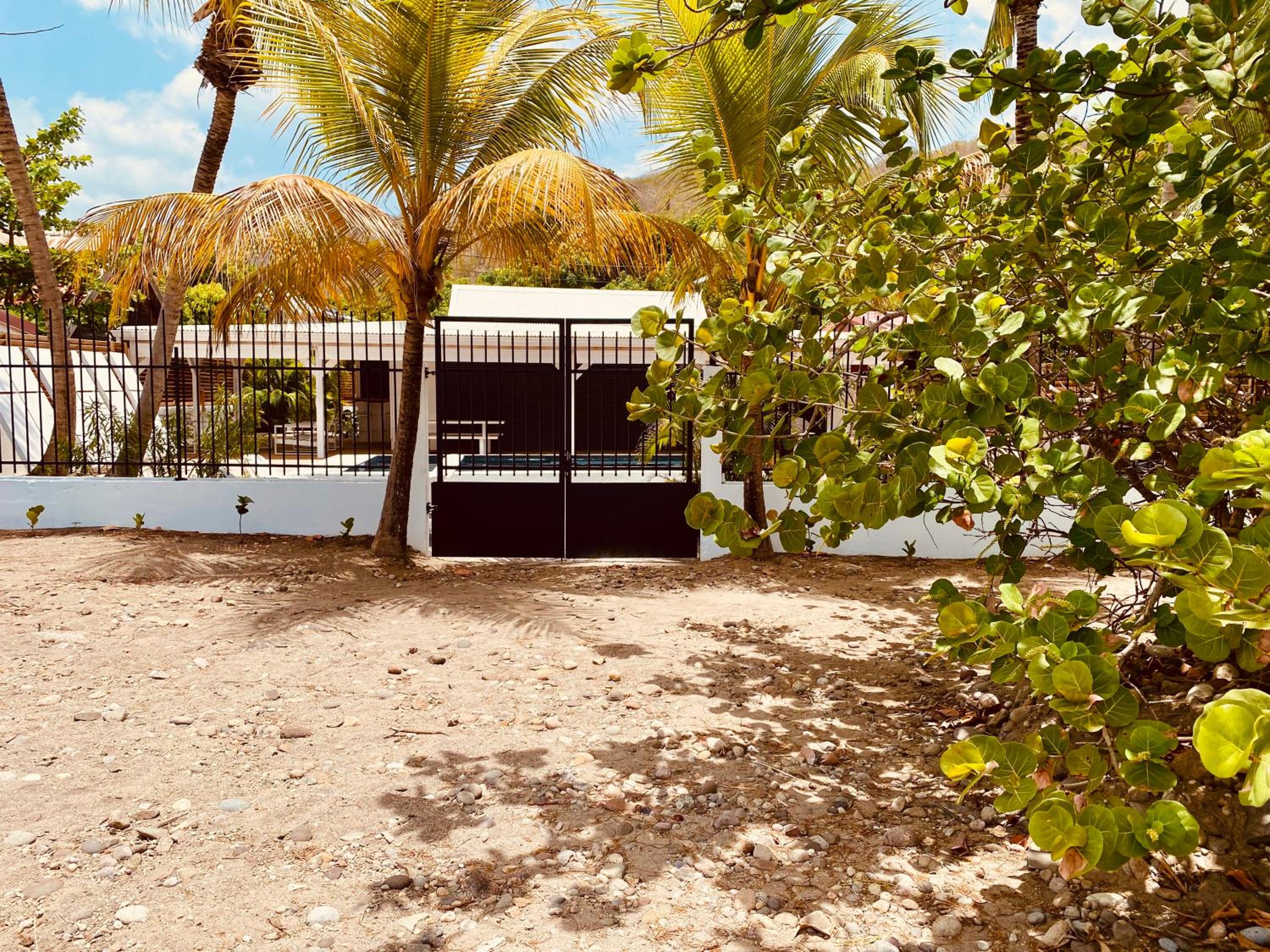 Villa - Beach Front photo 2
