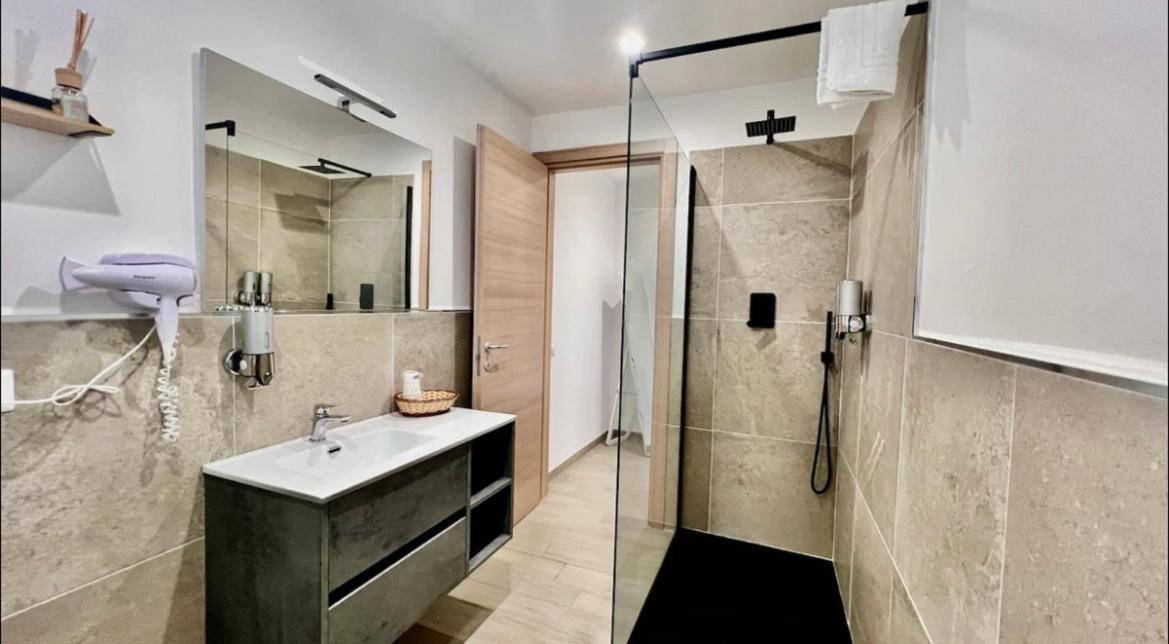 One-Bedroom House photo 3