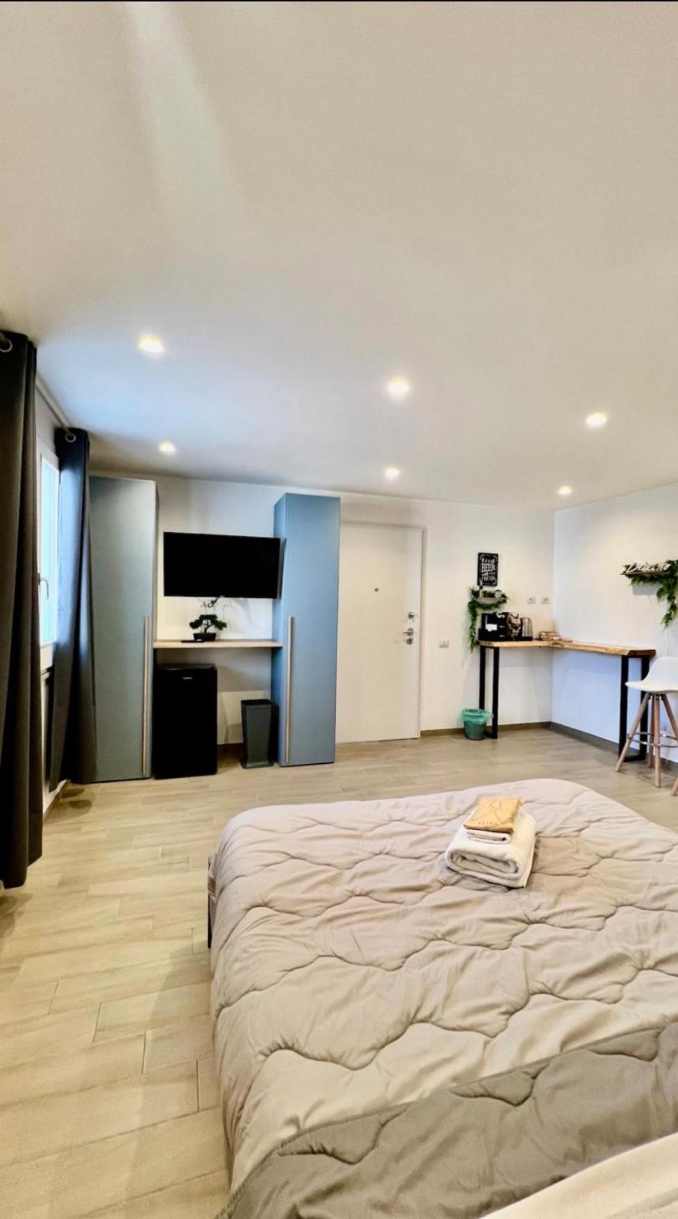 One-Bedroom House photo 1