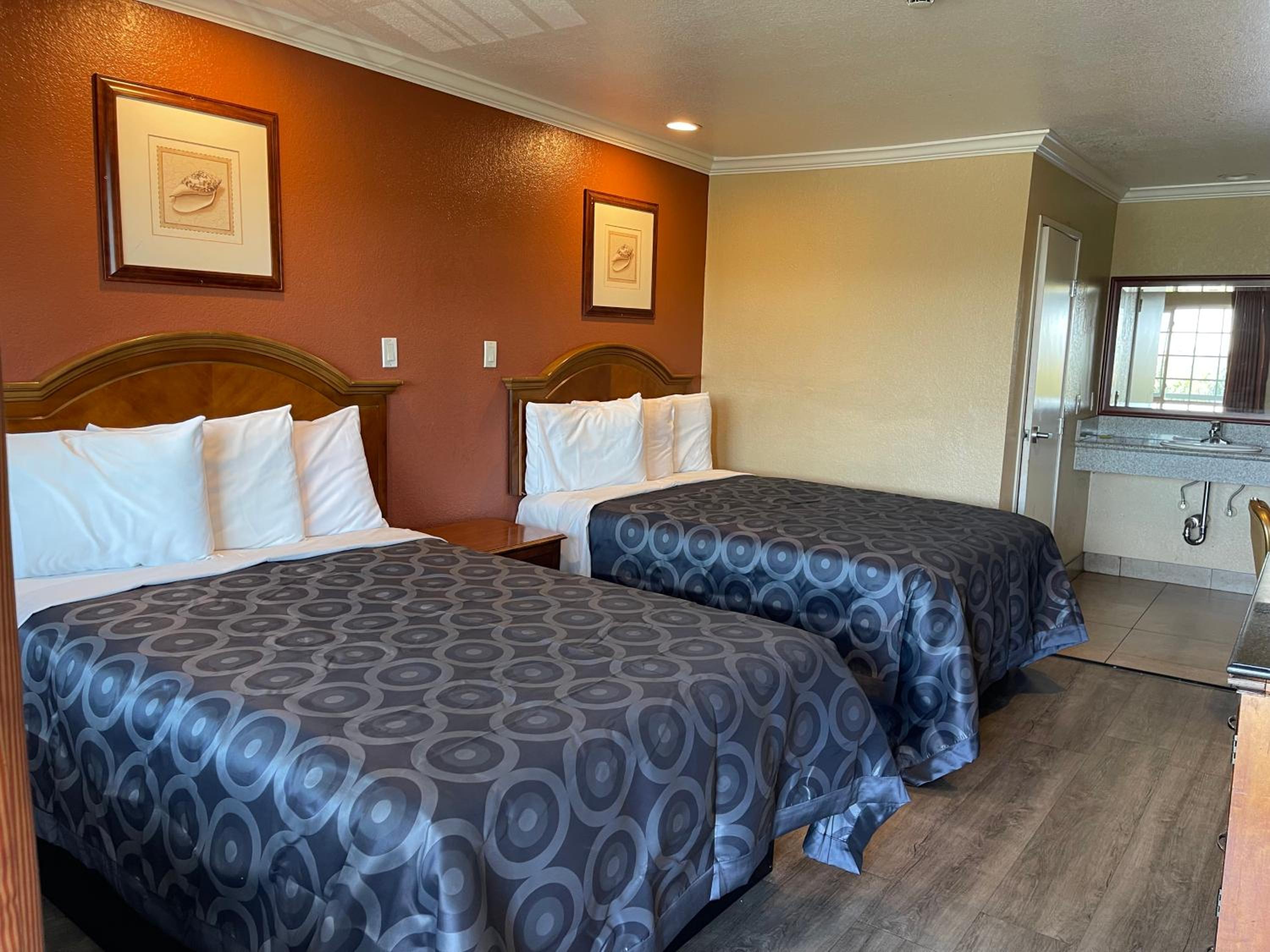 Double Room with Two Double Beds - Non-Smoking photo 2