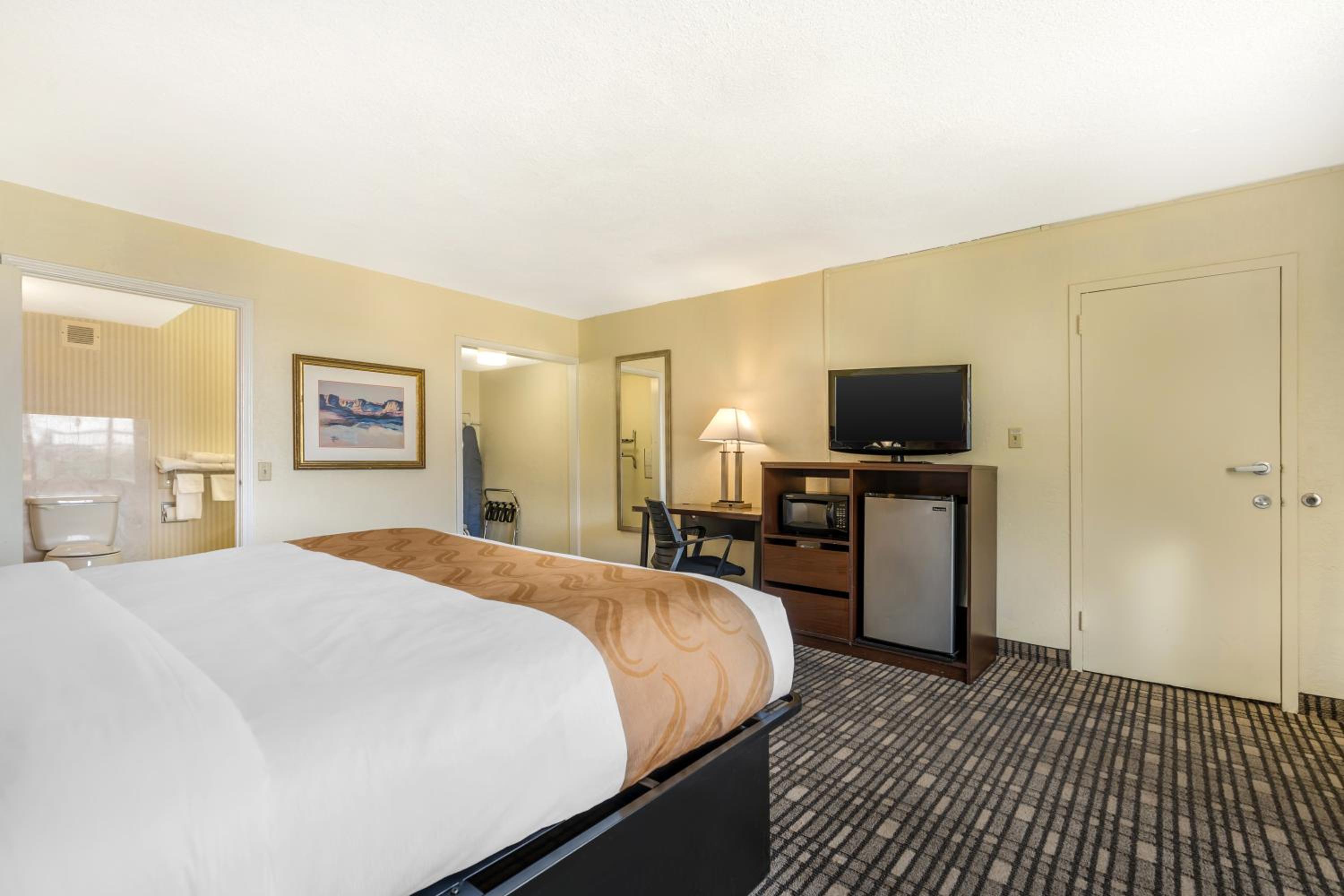 King Room - Accessible/Non-Smoking - Photo 7