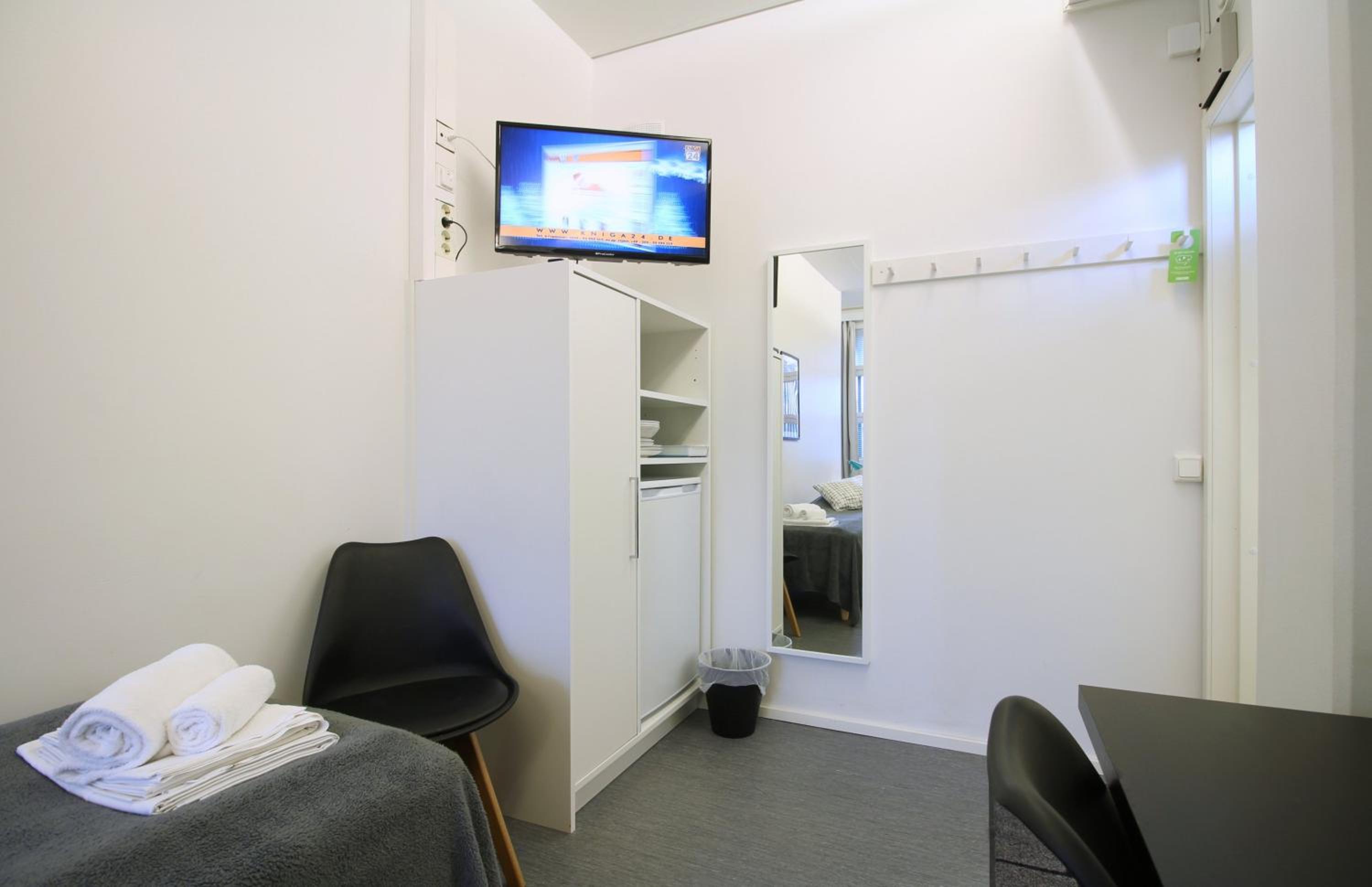 Basic Triple Room with Shared Bathroom photo 3