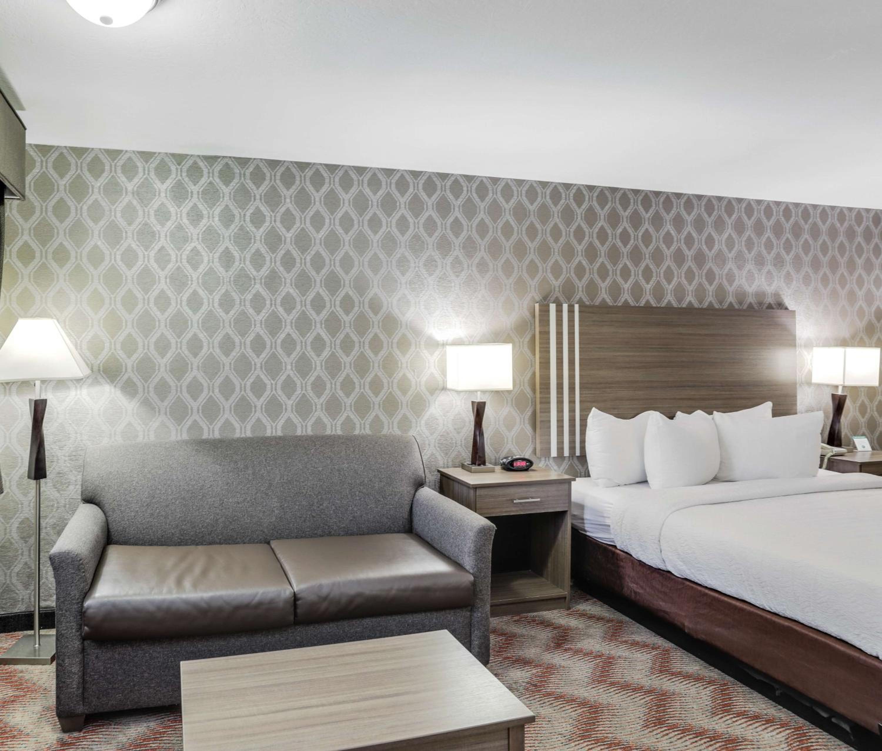 King Room With View - Disability Access - Non Smoking - Photo 2