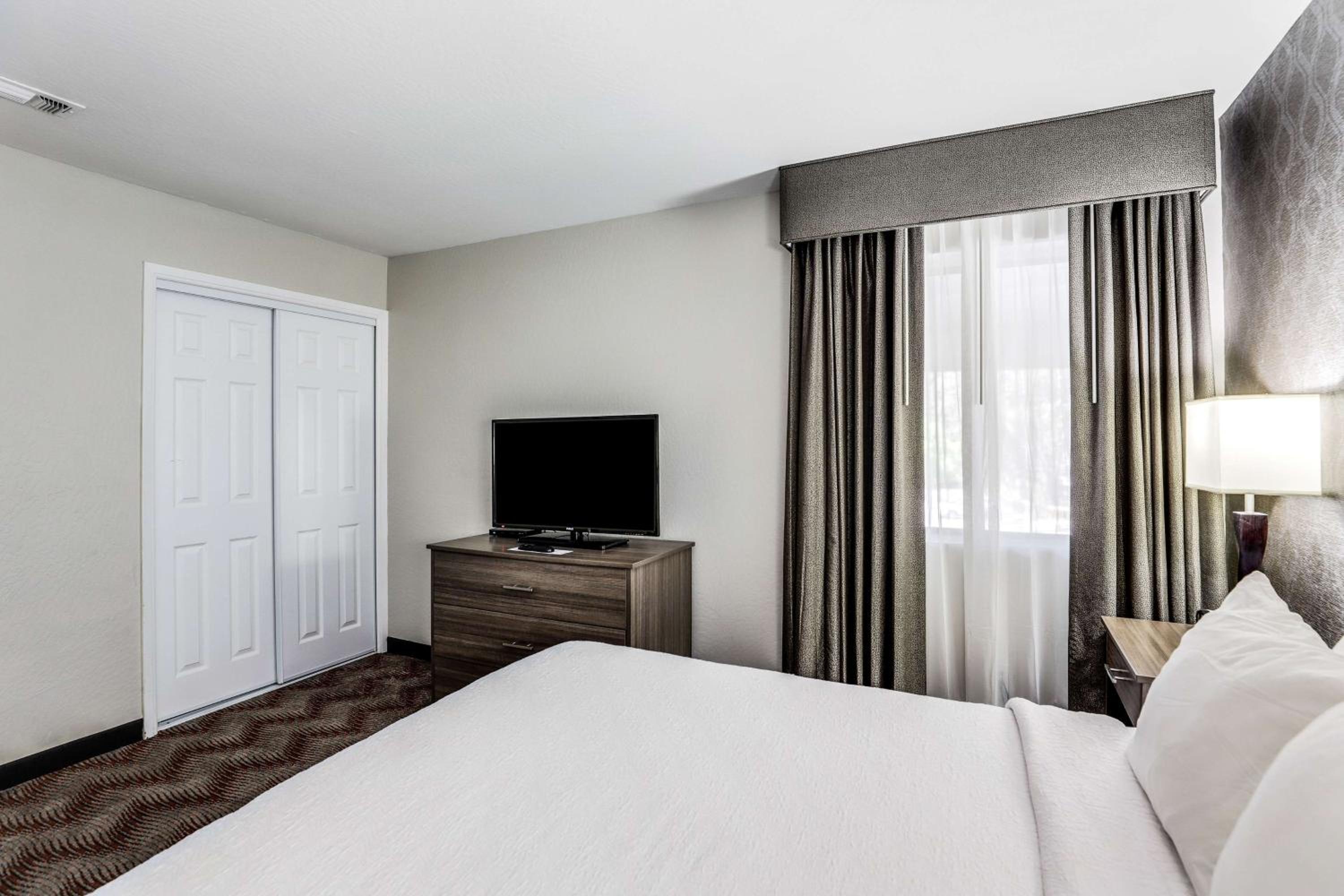 King Suite with One King Bed and One Queen Bed - Non-Smoking - Photo 2