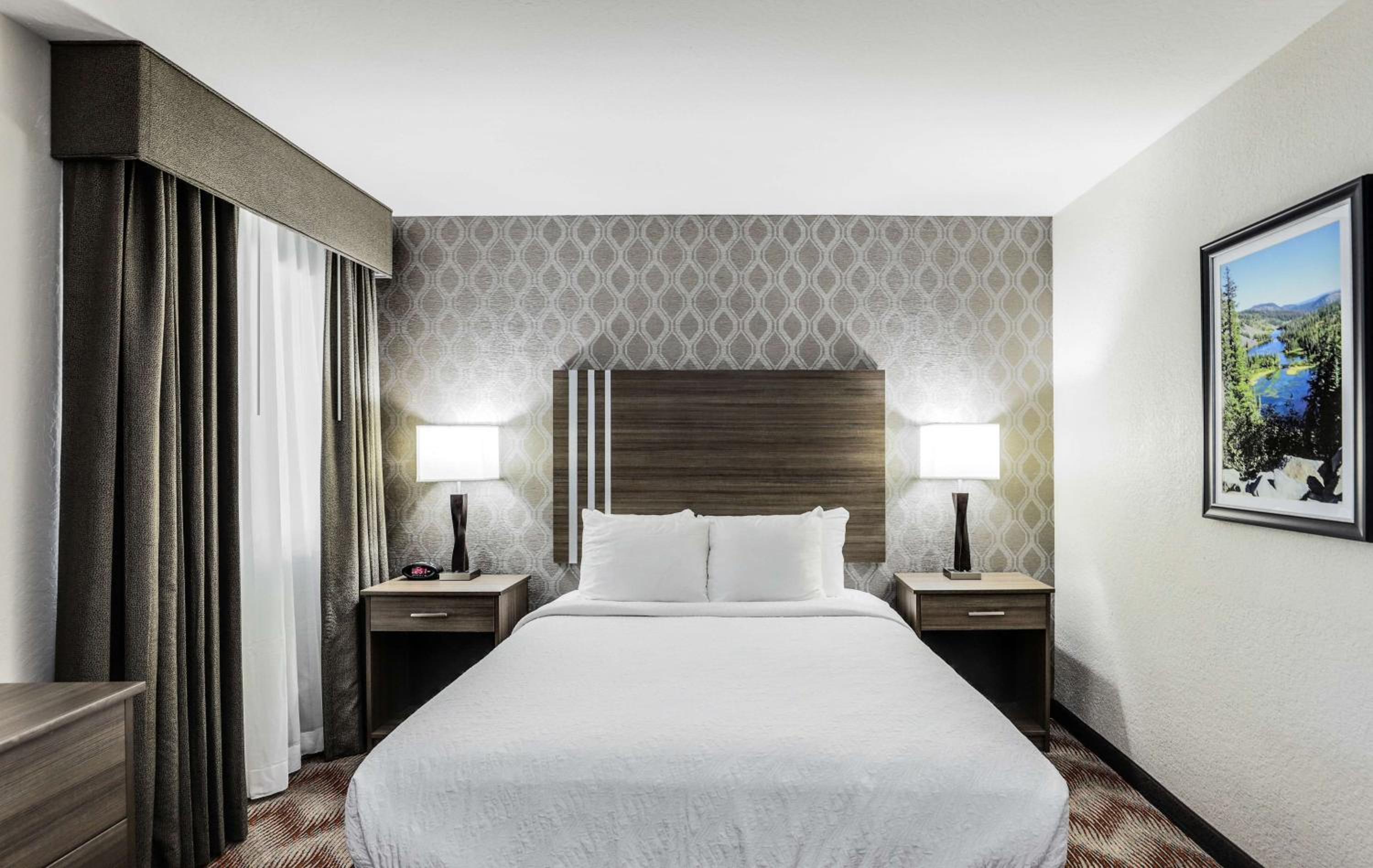 King Suite with One King Bed and One Queen Bed - Non-Smoking - Photo 5