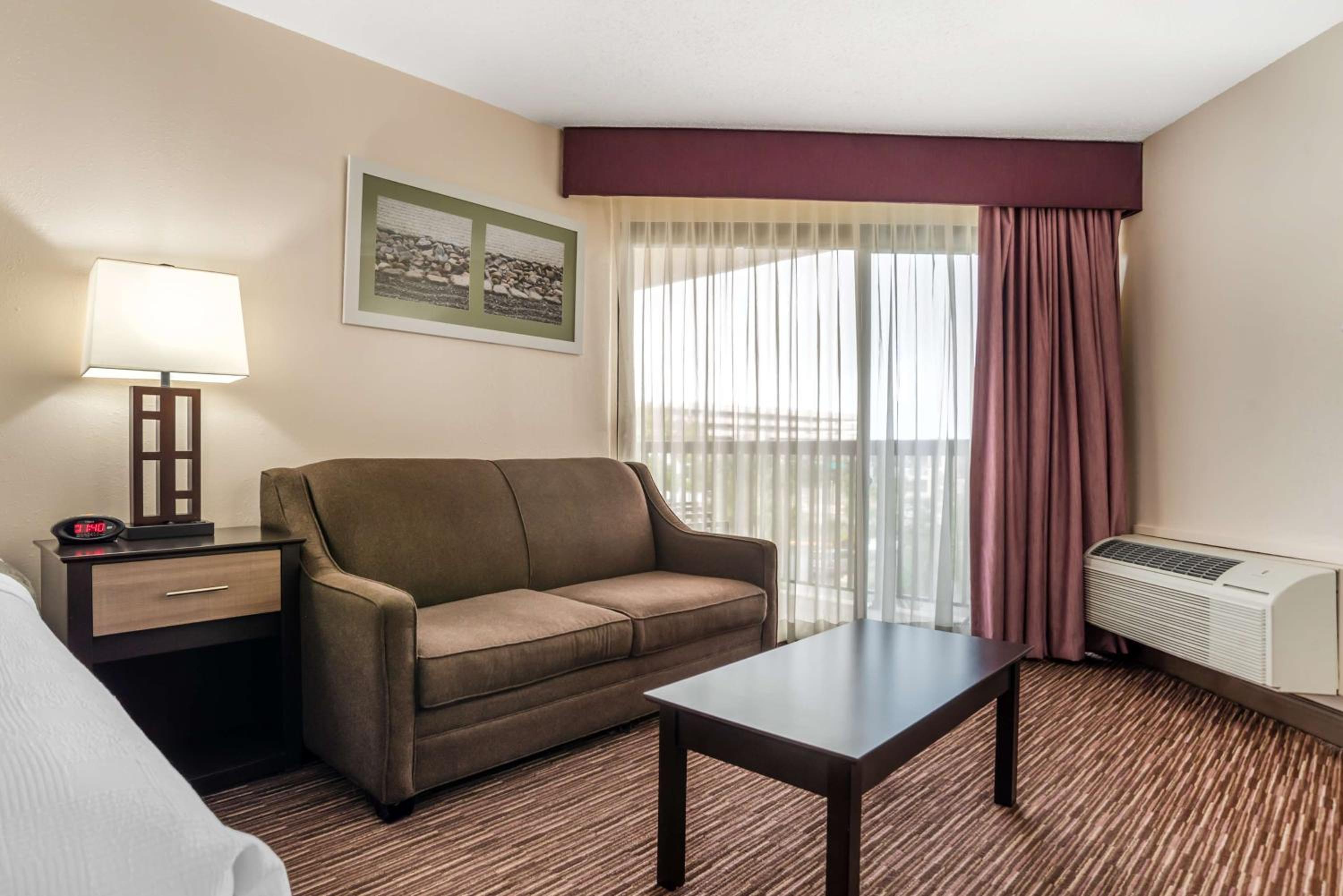 King Room with Balcony - Non-Smoking - Photo 1